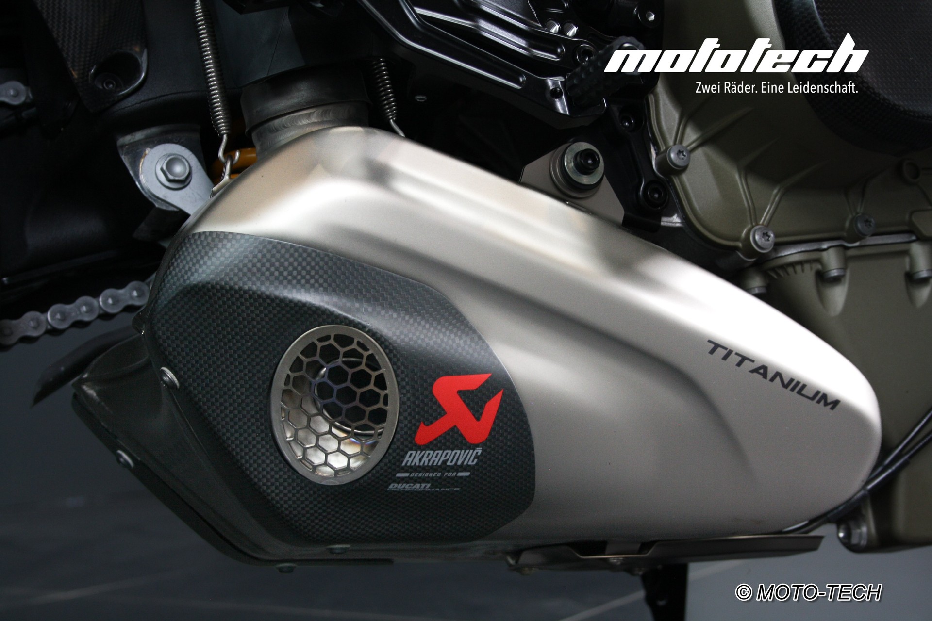 DUCATI Streetfighter V4 S SPECIALE AKRAPOVIC-image-6