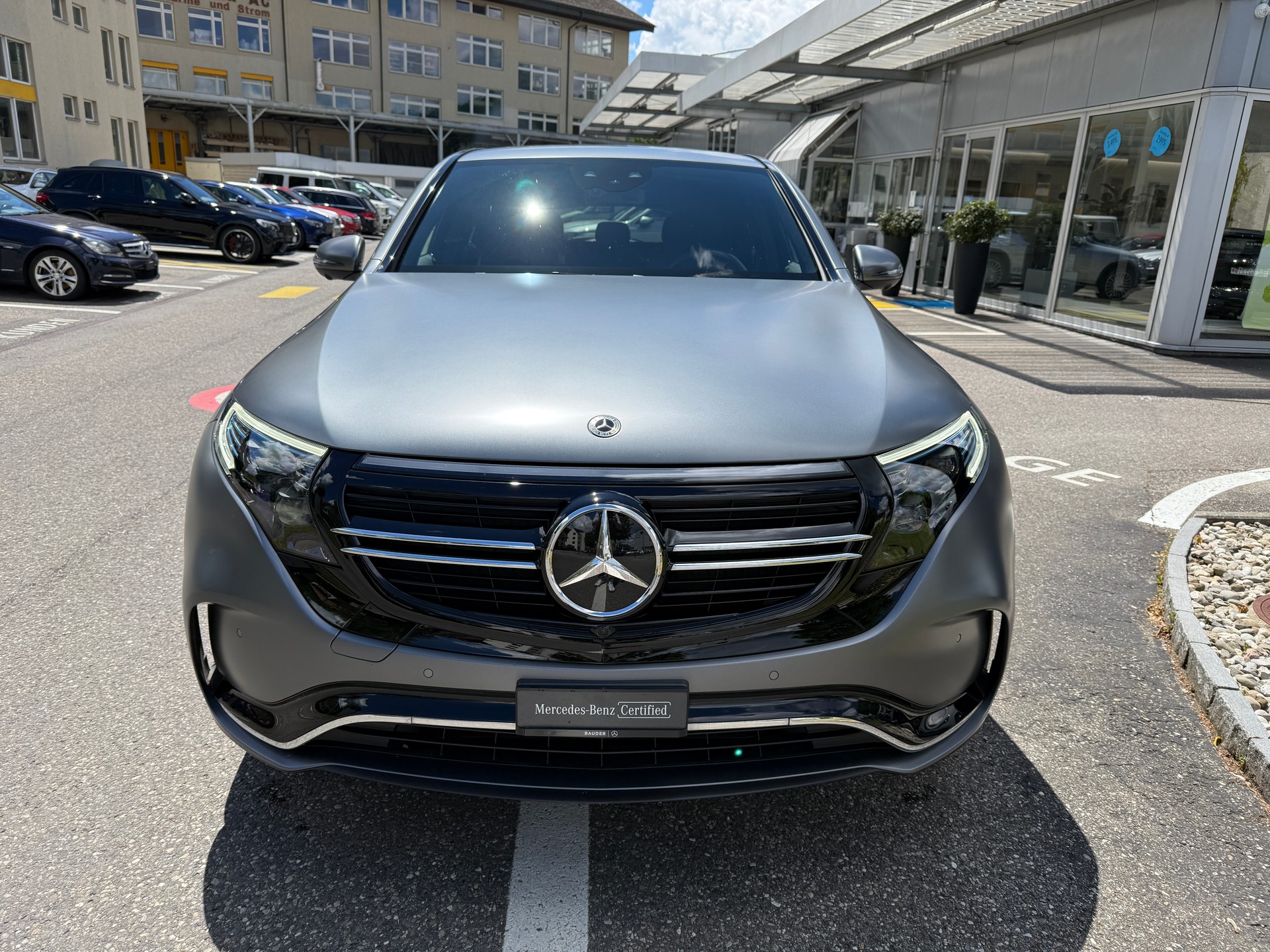 MERCEDES-BENZ EQC 400 AMG Line 4matic-showroom-element-1