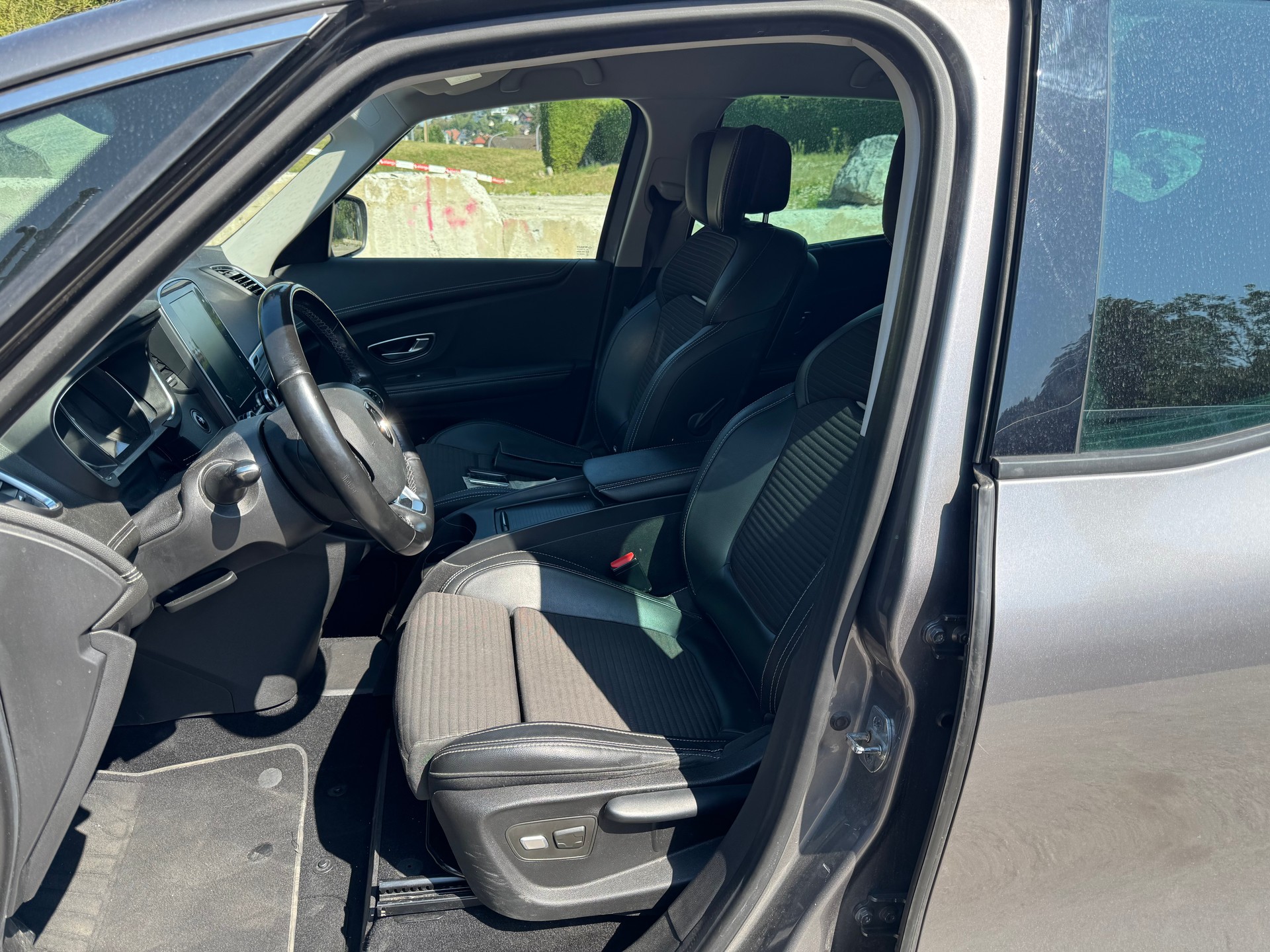 RENAULT Grand Scénic 1.6 dCi Initiale Paris EDC-image-10