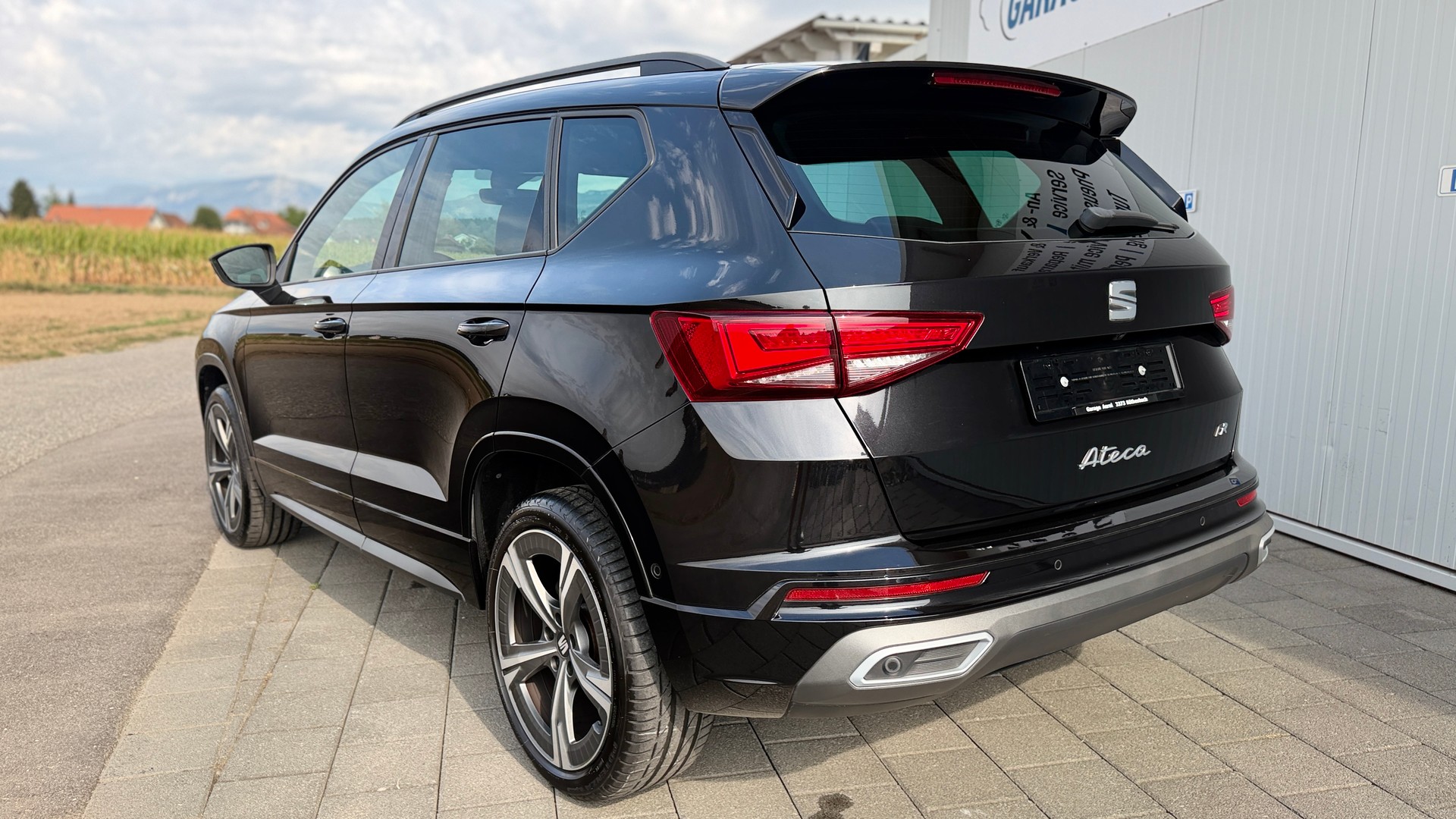 SEAT Ateca 1.5 TSI EVO Hola FR DSG / 8-Fach mit Alufelgen, Anhängerkupplung-showroom-element-1