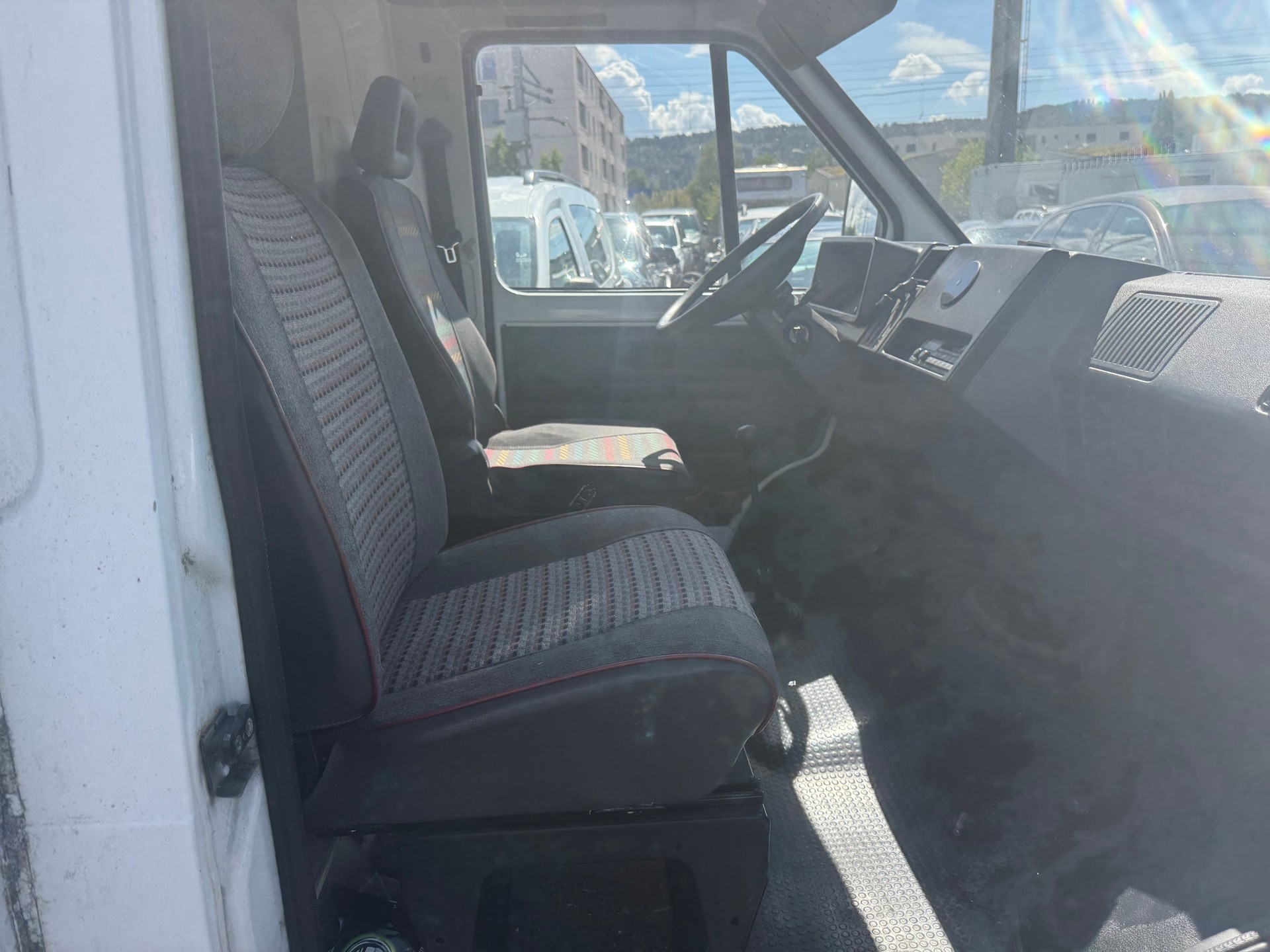 RENAULT TRAFIC-image-2