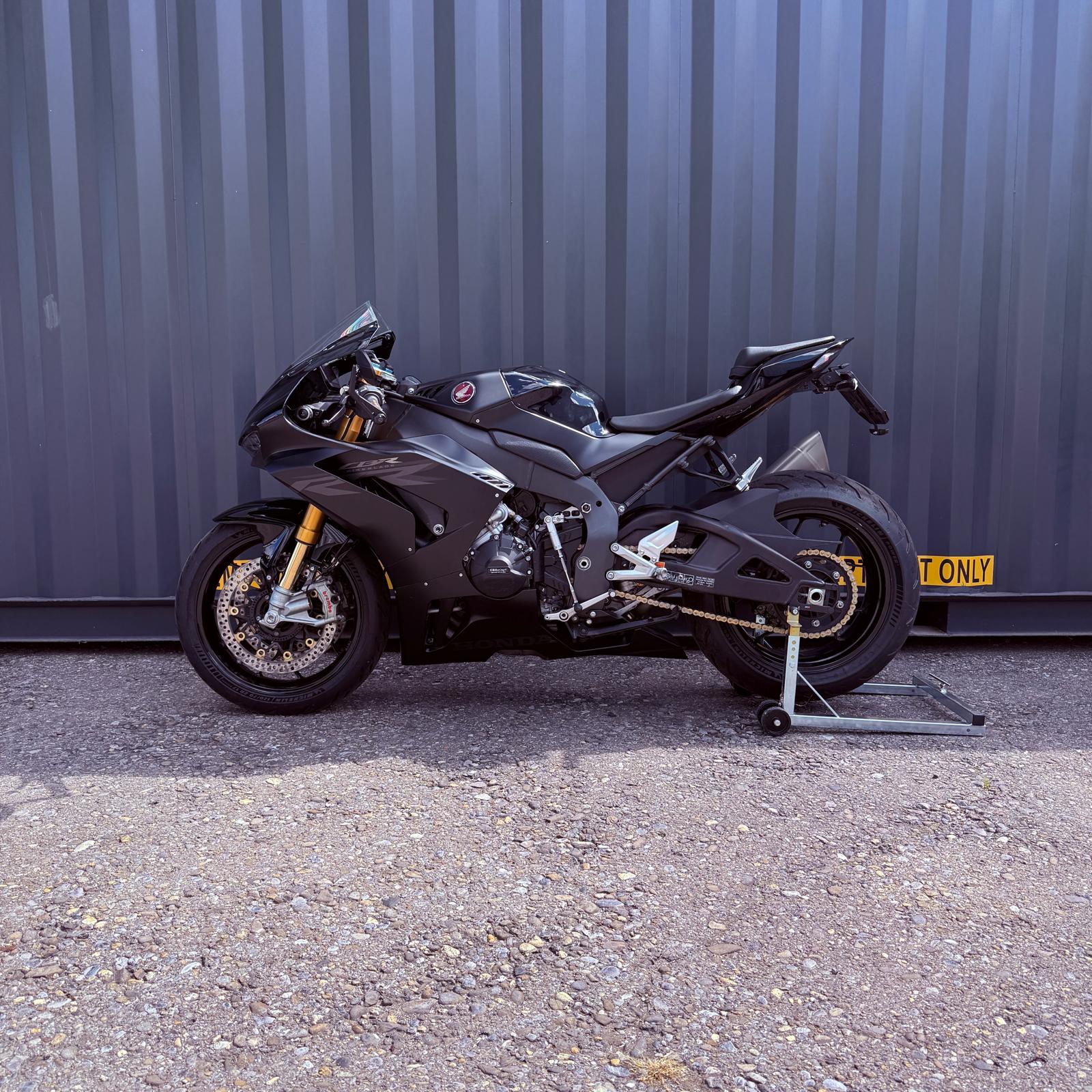 HONDA CBR 1000 RR-R SP-image-1