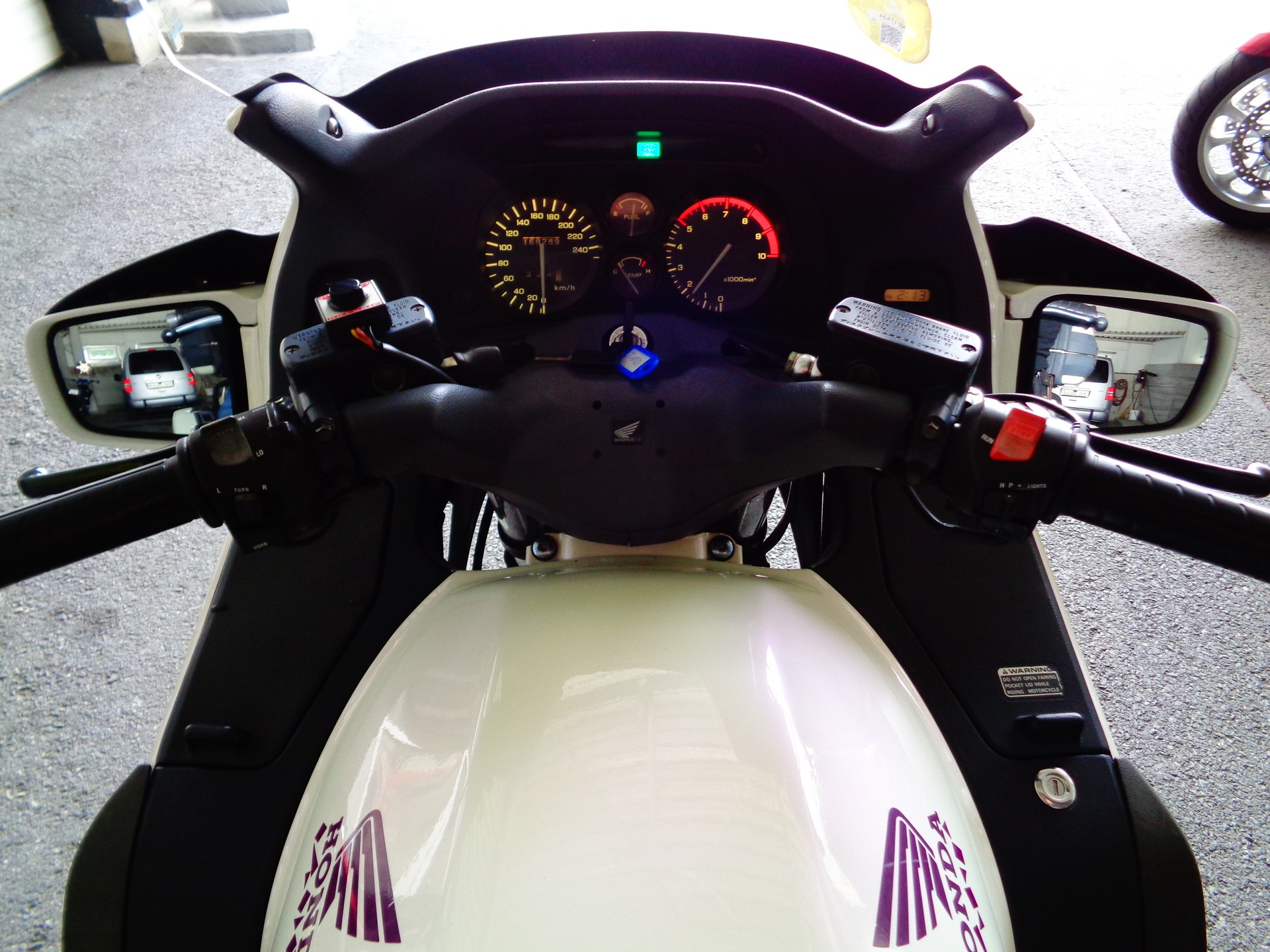 HONDA ST 1100 Pan-European-showroom-element-1