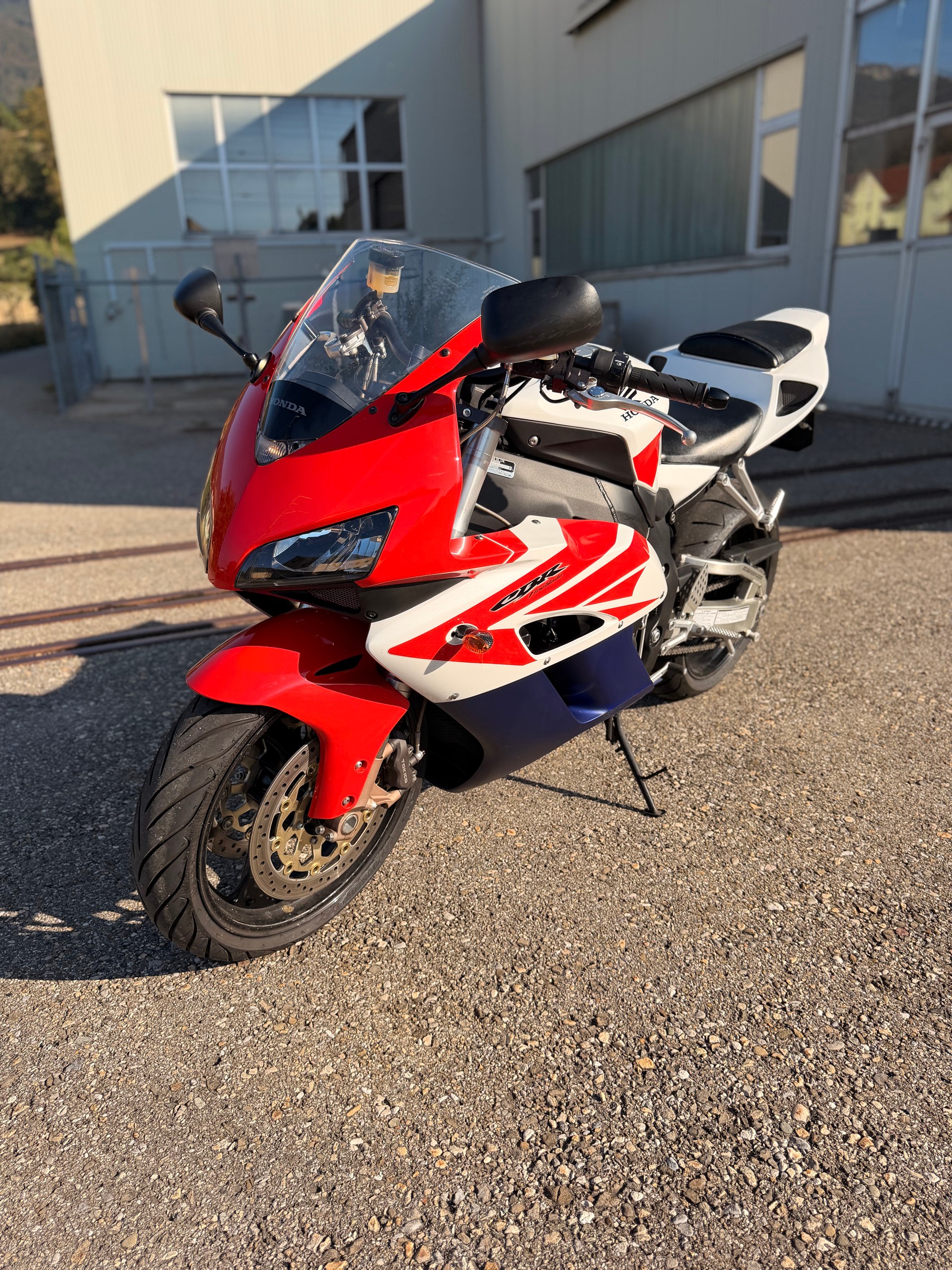 HONDA CBR 1000 RR-image-1
