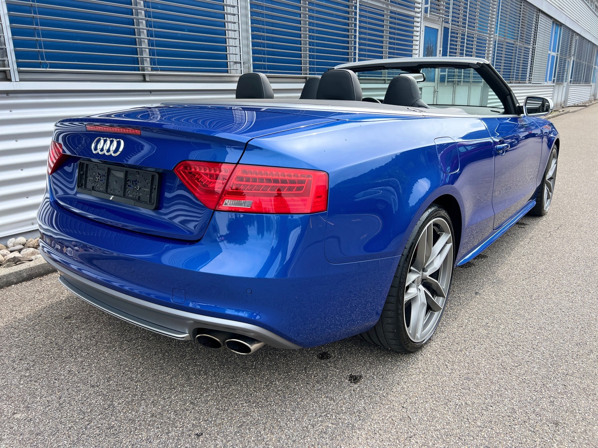 AUDI S5 Cabriolet 3.0 V6 TFSI quattro S-Tronic RS Edition-image-5
