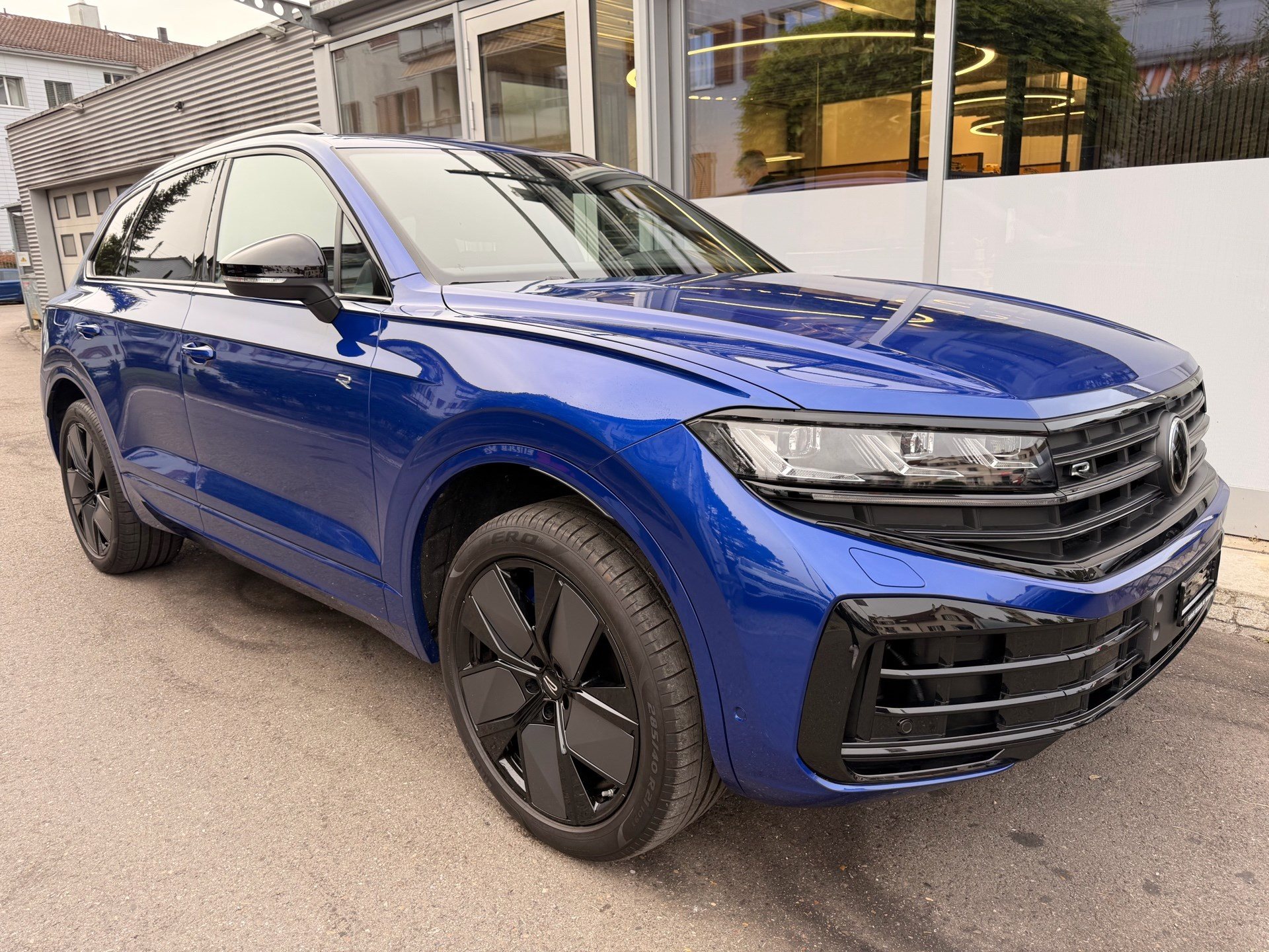 VW Touareg R 3.0 TSI eHYBRID 462 PS 4MOTION-showroom-element-2