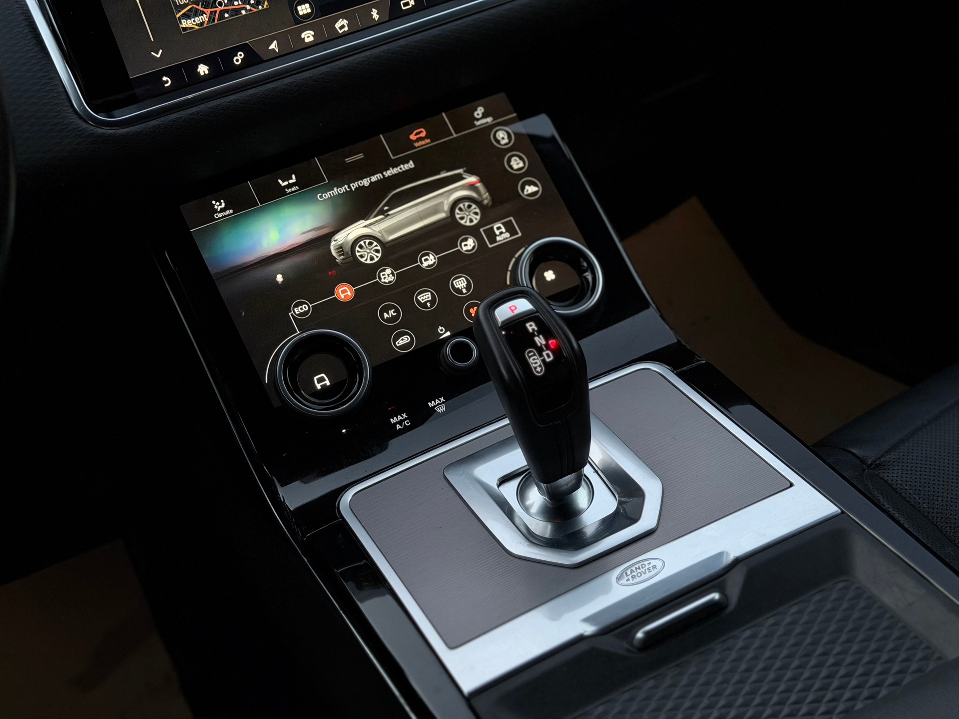 LAND ROVER Range Rover Evoque P 200 MHEV SE AT9-image-17
