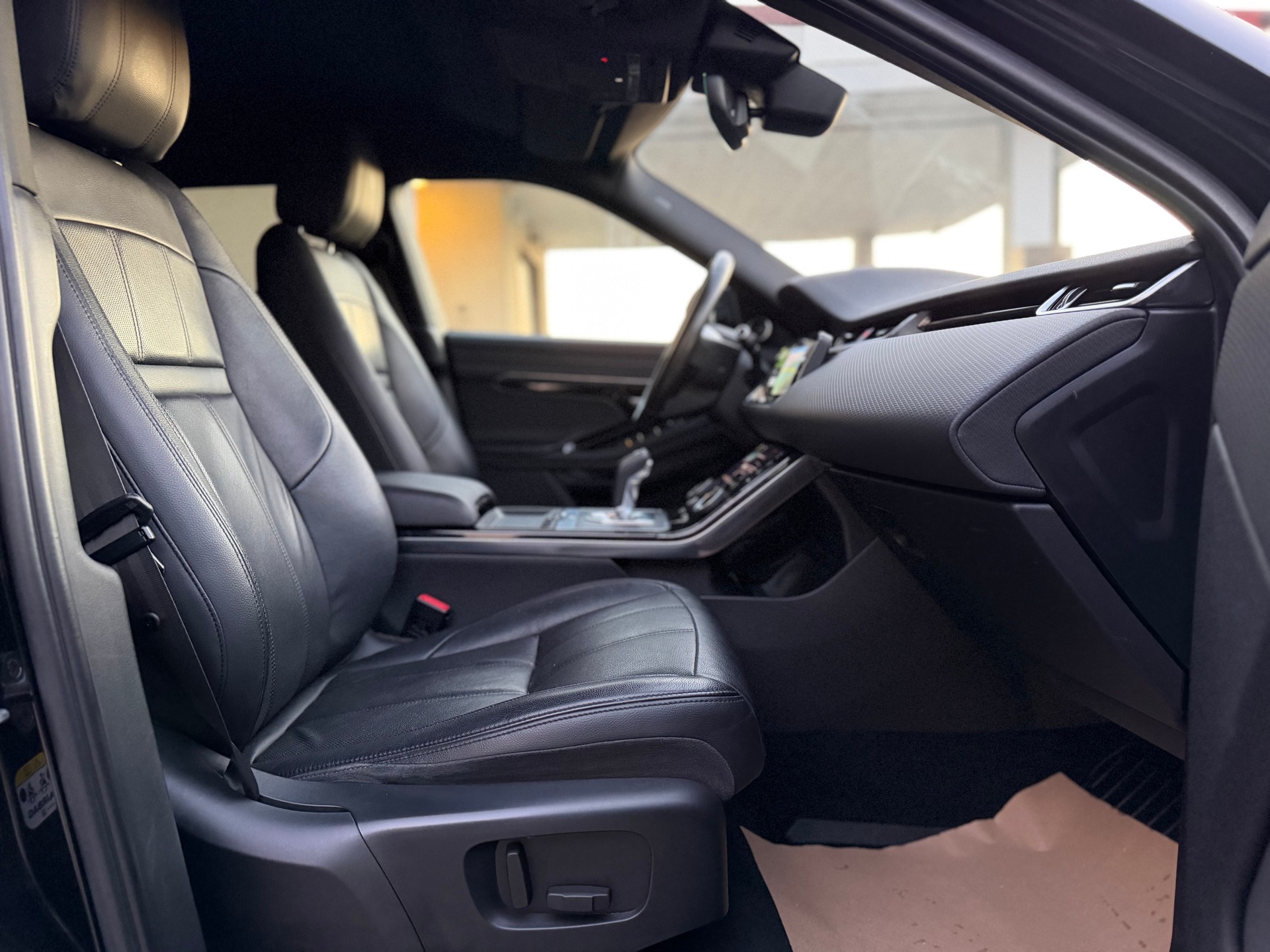 LAND ROVER Range Rover Evoque P 200 MHEV SE AT9-image-13