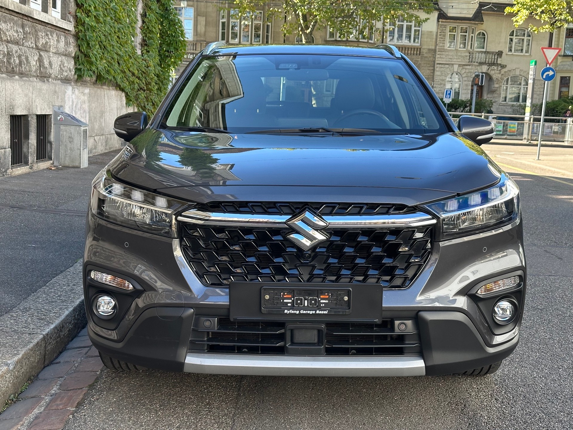 SUZUKI S-Cross 1.5 Compact Top Hybrid-showroom-element-1