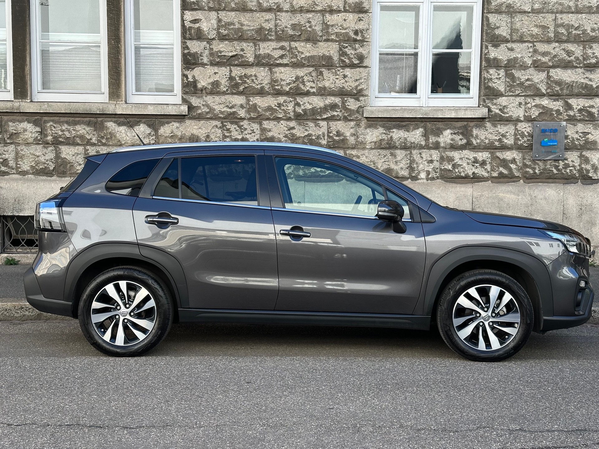 SUZUKI S-Cross 1.5 Compact Top Hybrid-showroom-element-3