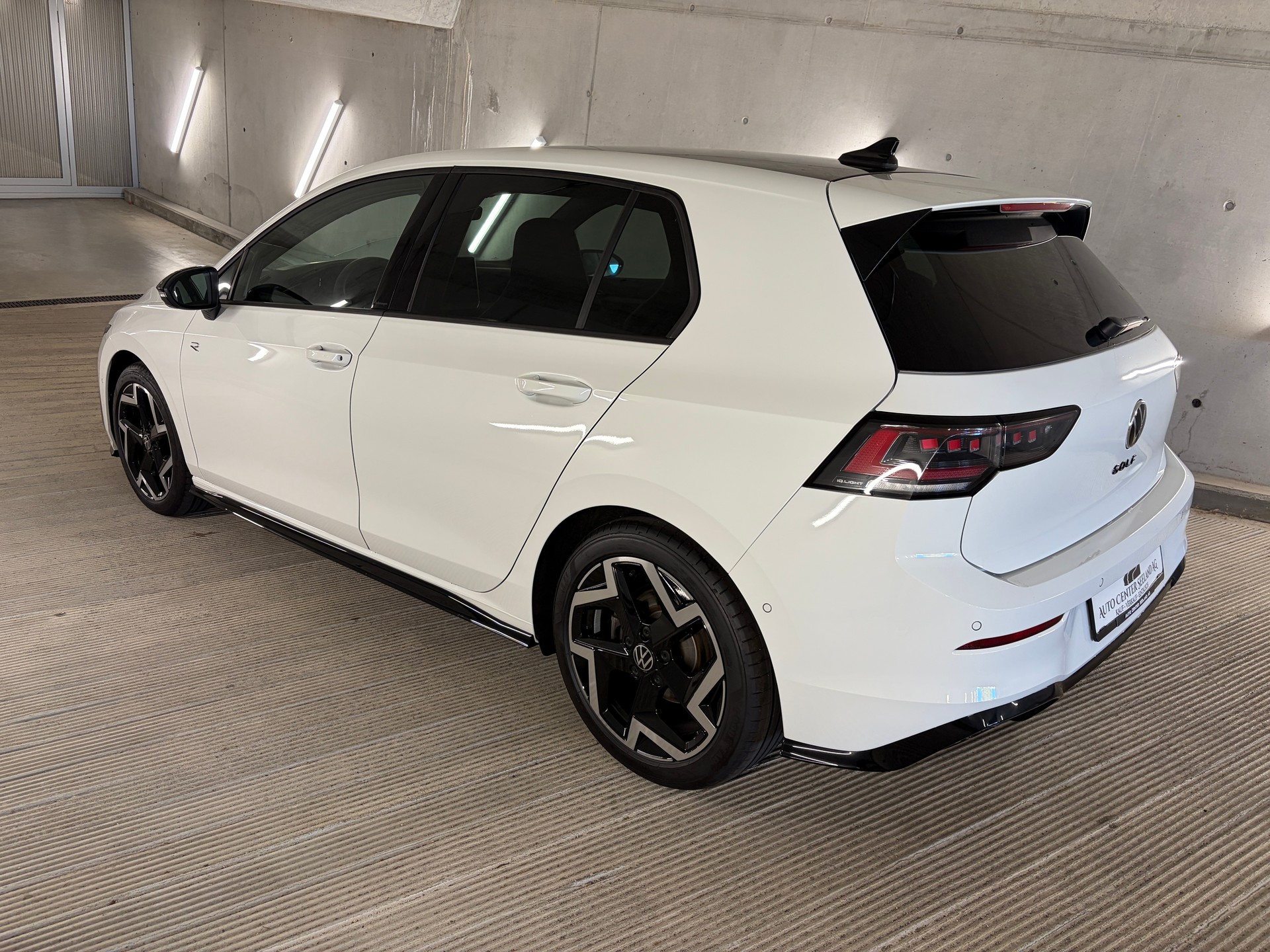 VW Golf 2.0 TDI R-Line DSG-image-2