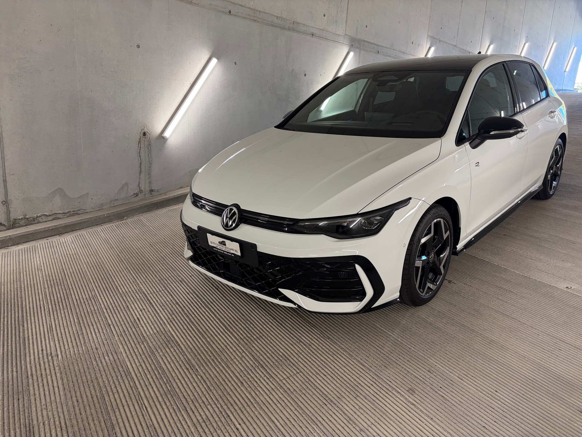 VW Golf 2.0 TDI R-Line DSG-image-1