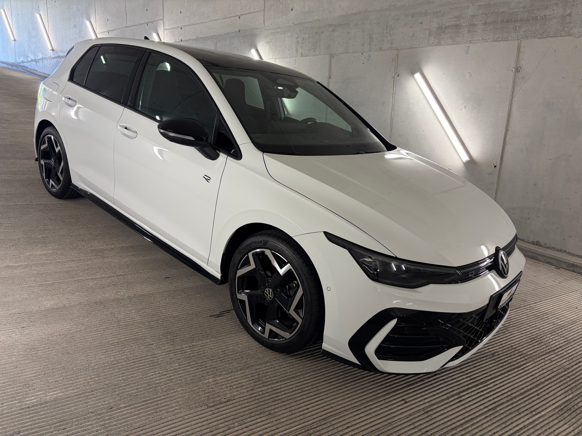 VW Golf 2.0 TDI R-Line DSG-image-3