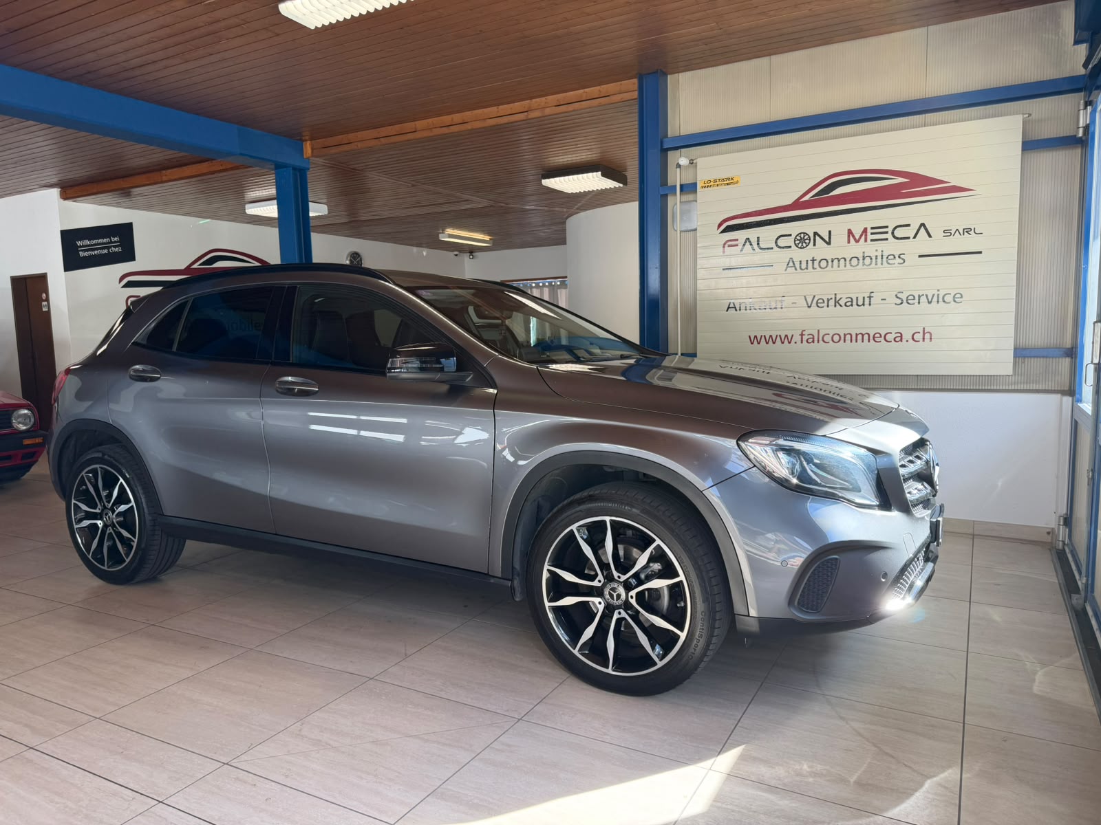 MERCEDES-BENZ GLA 200 Night Star 7G-DCT