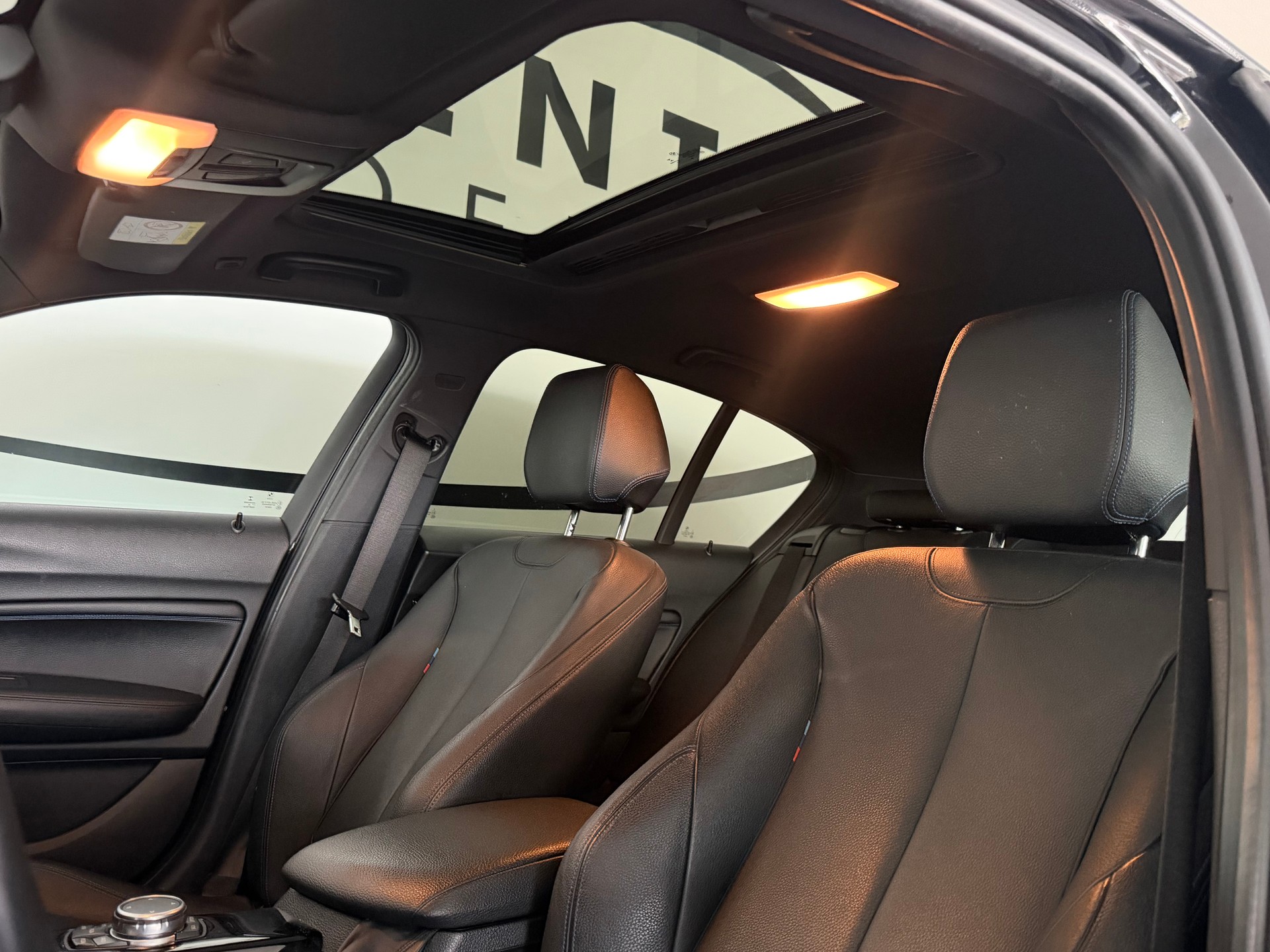 BMW M140i xDrive Steptronic-image-12