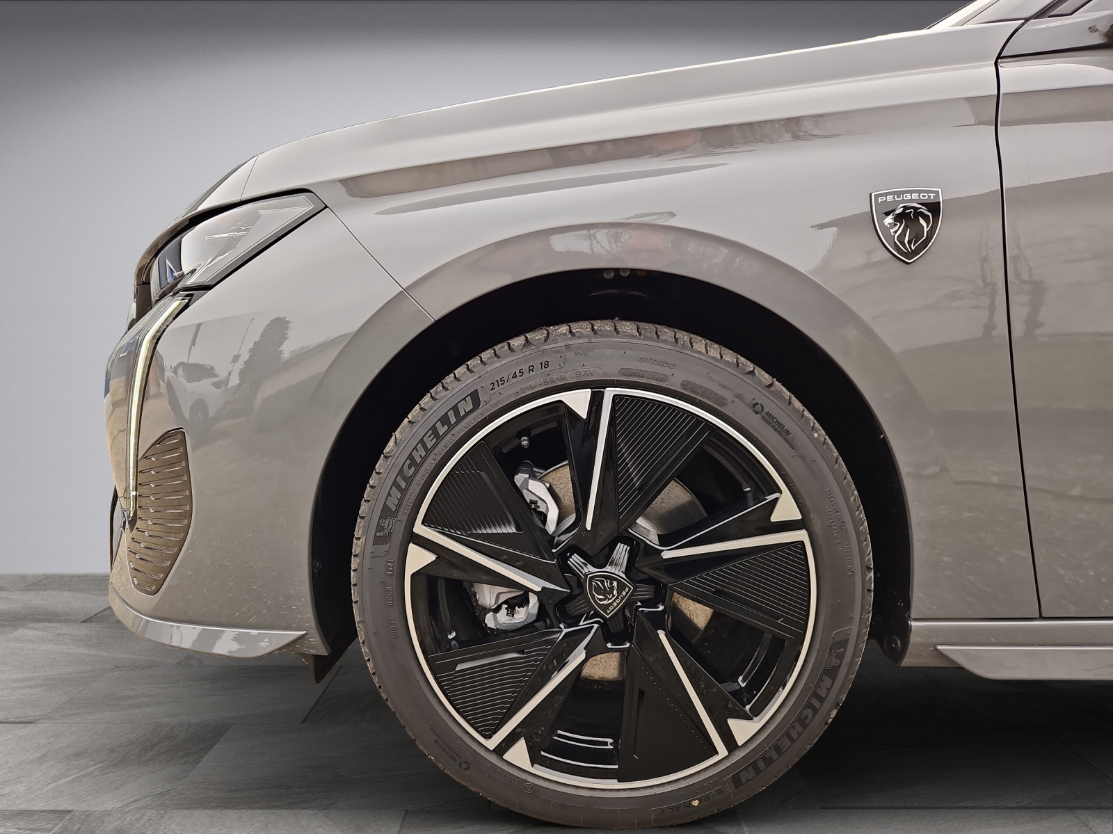 PEUGEOT 308 e GT 54kWh-showroom-element-3