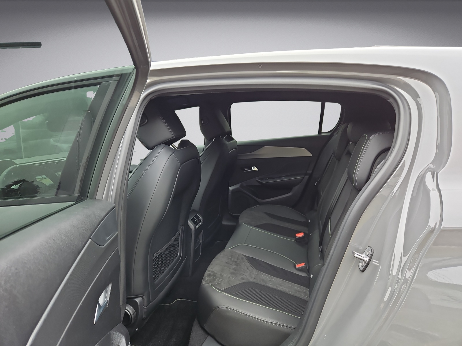 PEUGEOT 308 e GT 54kWh-image-10