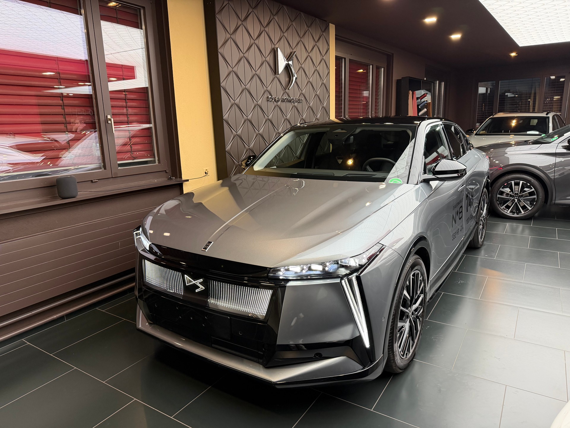 DS AUTOMOBILES DS8