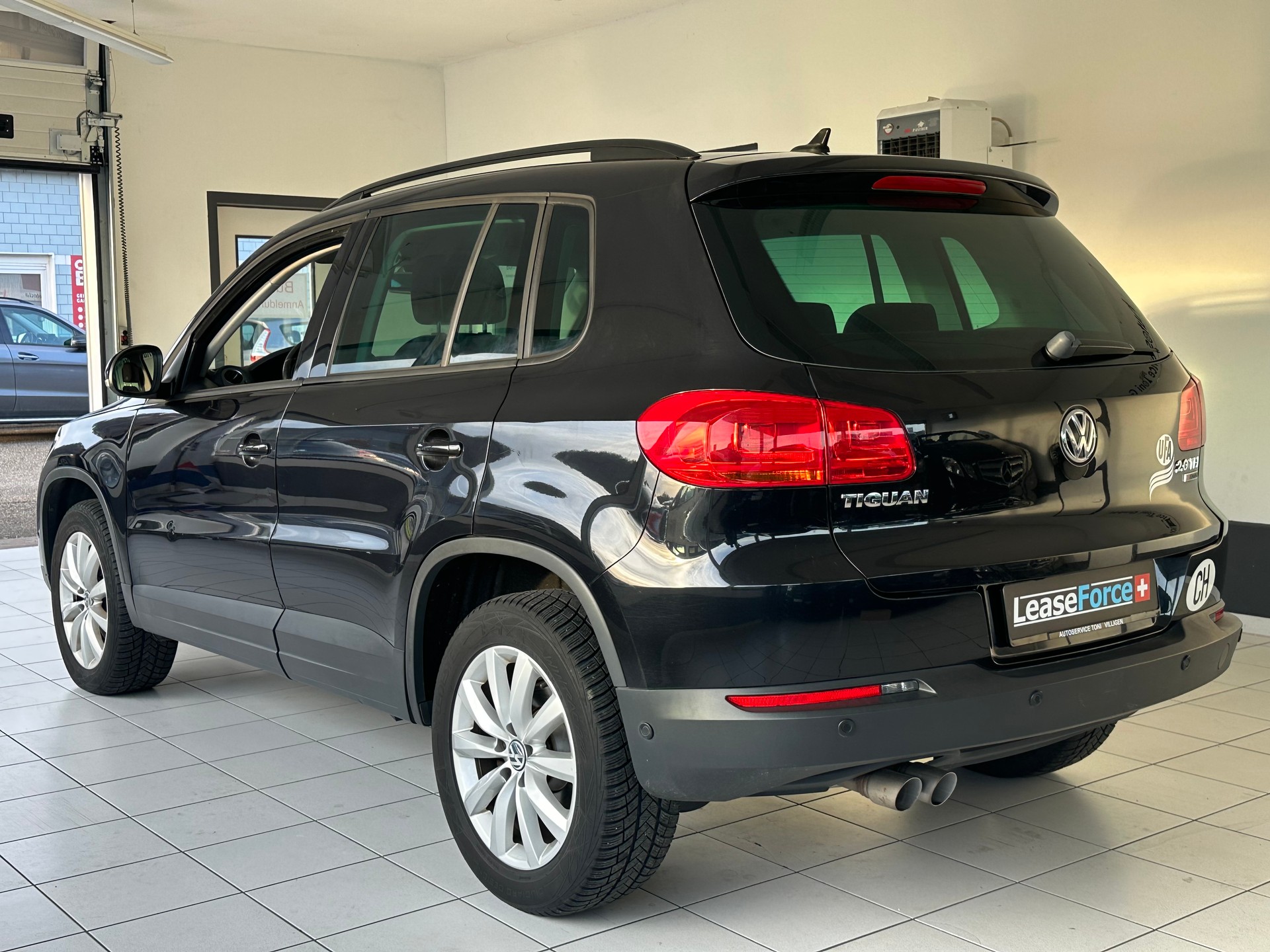 VW Tiguan 2.0 TDI BlueMotion Sport&Style 4Motion DSG-image-6