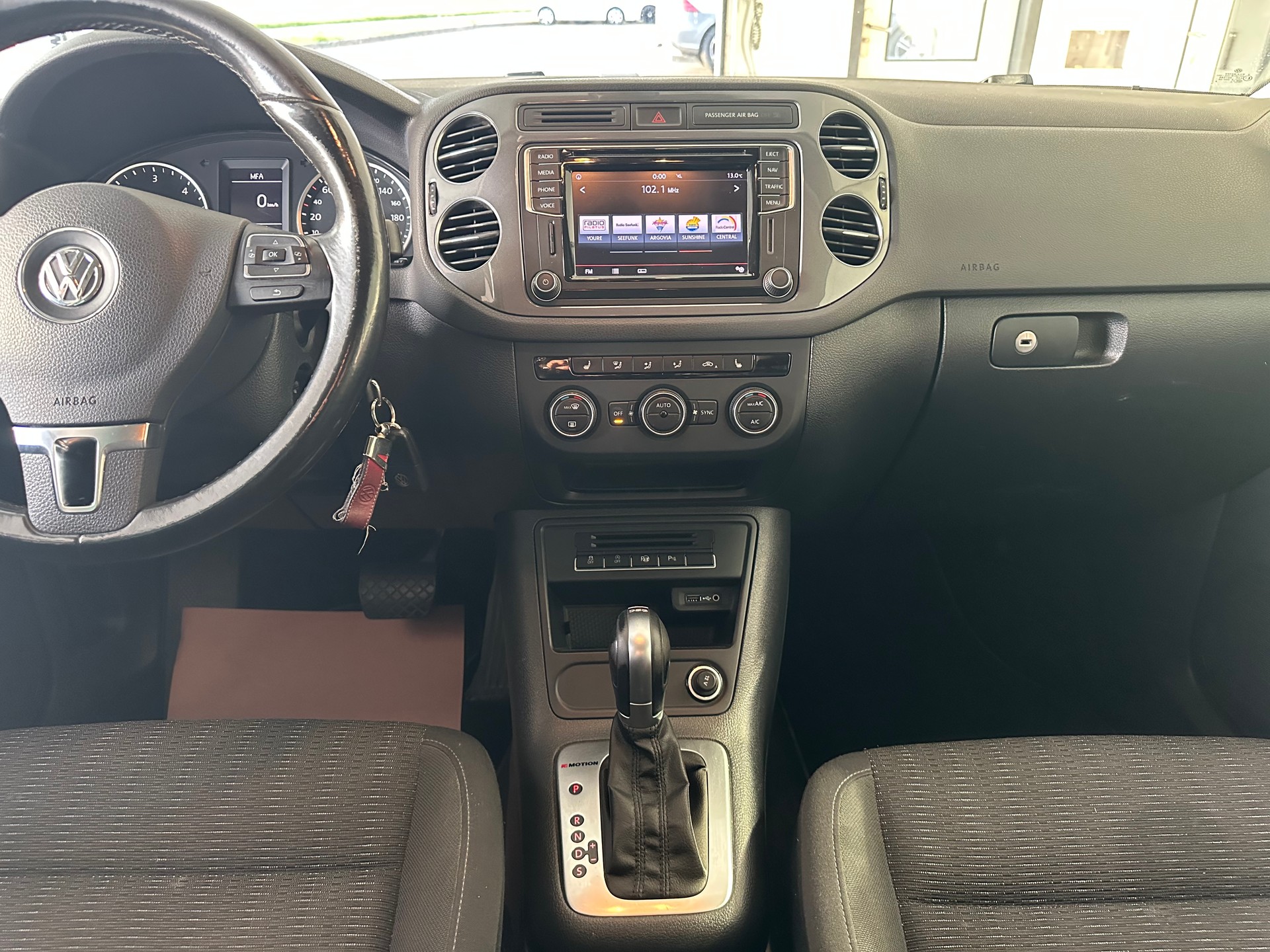 VW Tiguan 2.0 TDI BlueMotion Sport&Style 4Motion DSG-image-10