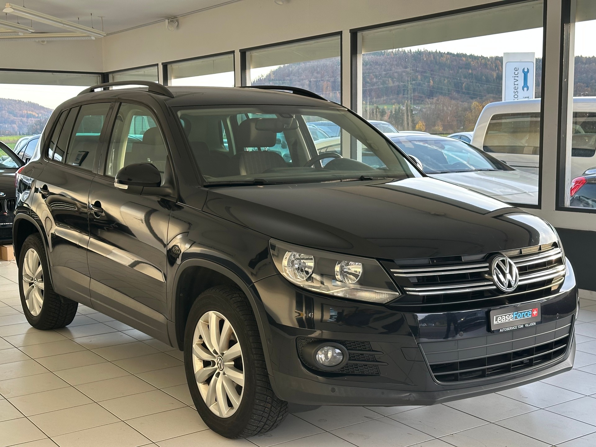 VW Tiguan 2.0 TDI BlueMotion Sport&Style 4Motion DSG-image-2