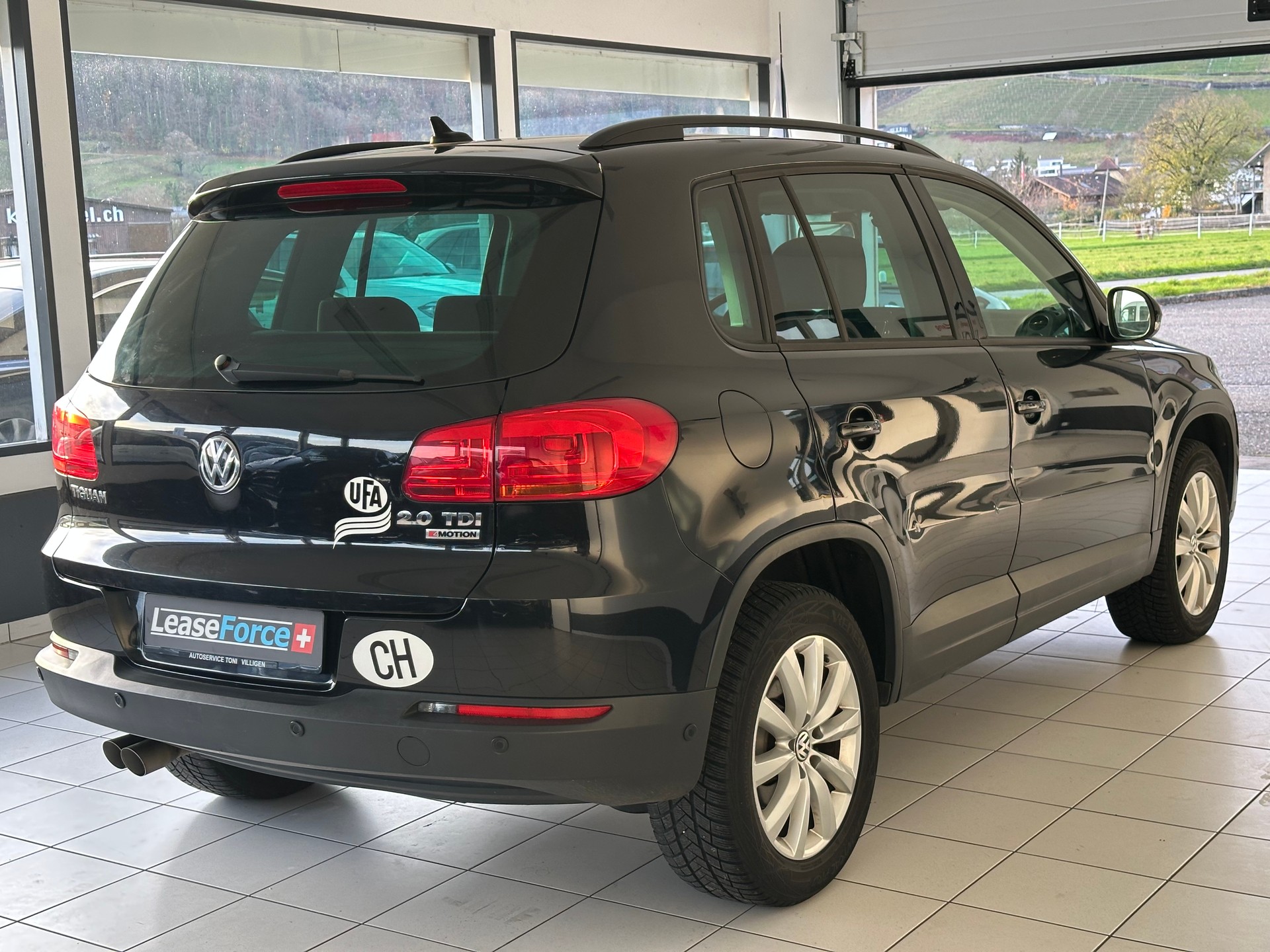 VW Tiguan 2.0 TDI BlueMotion Sport&Style 4Motion DSG-image-3
