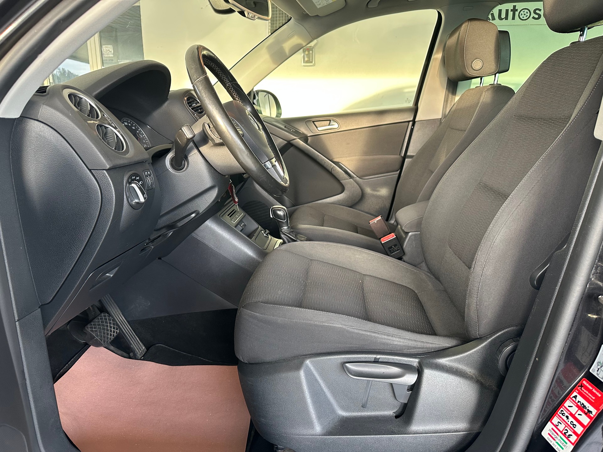 VW Tiguan 2.0 TDI BlueMotion Sport&Style 4Motion DSG-image-8