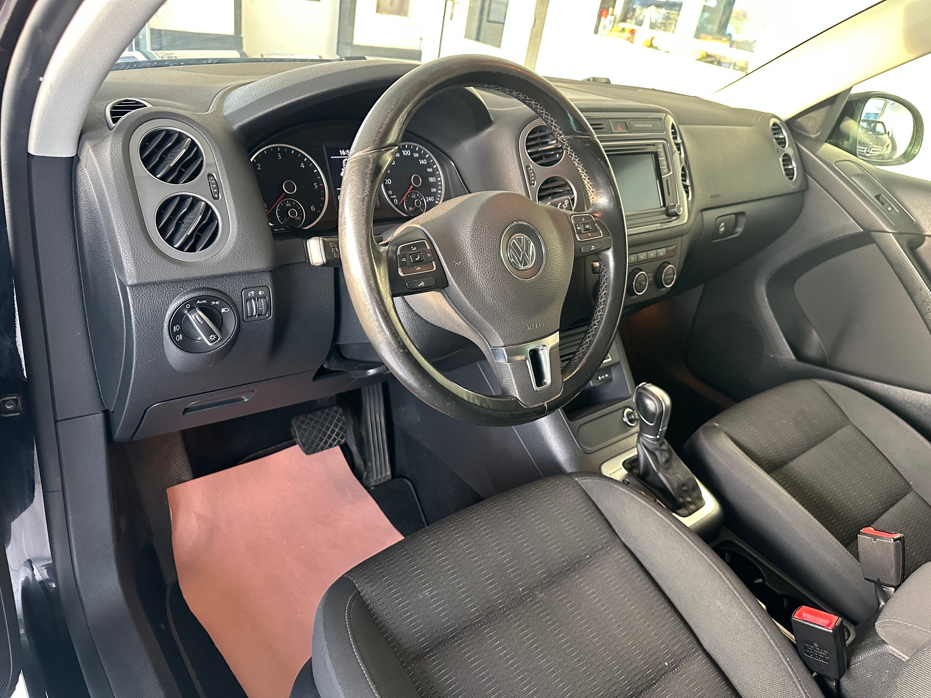 VW Tiguan 2.0 TDI BlueMotion Sport&Style 4Motion DSG-image-7