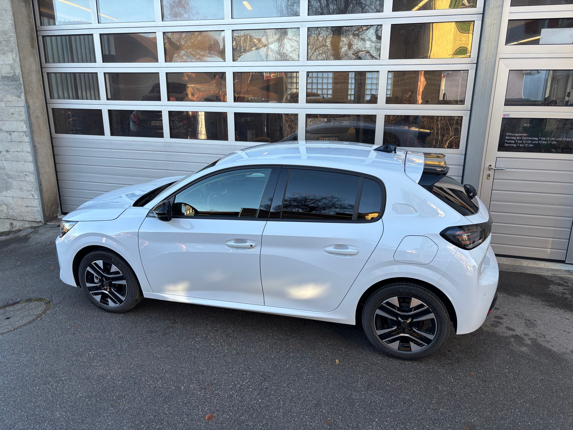 PEUGEOT 208 1.2 MHEV 110 Allure Premium