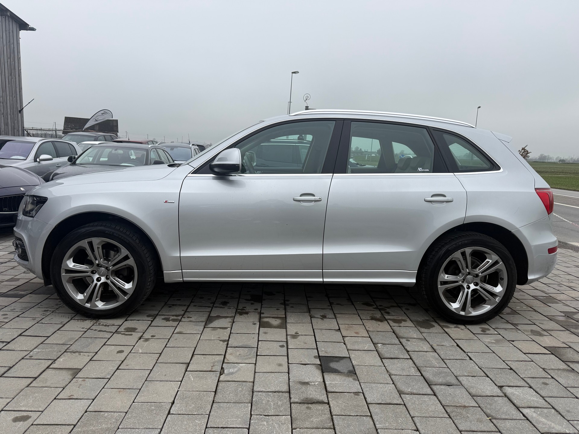 AUDI Q5 2.0 TFSI quattro S-tronic-image-2