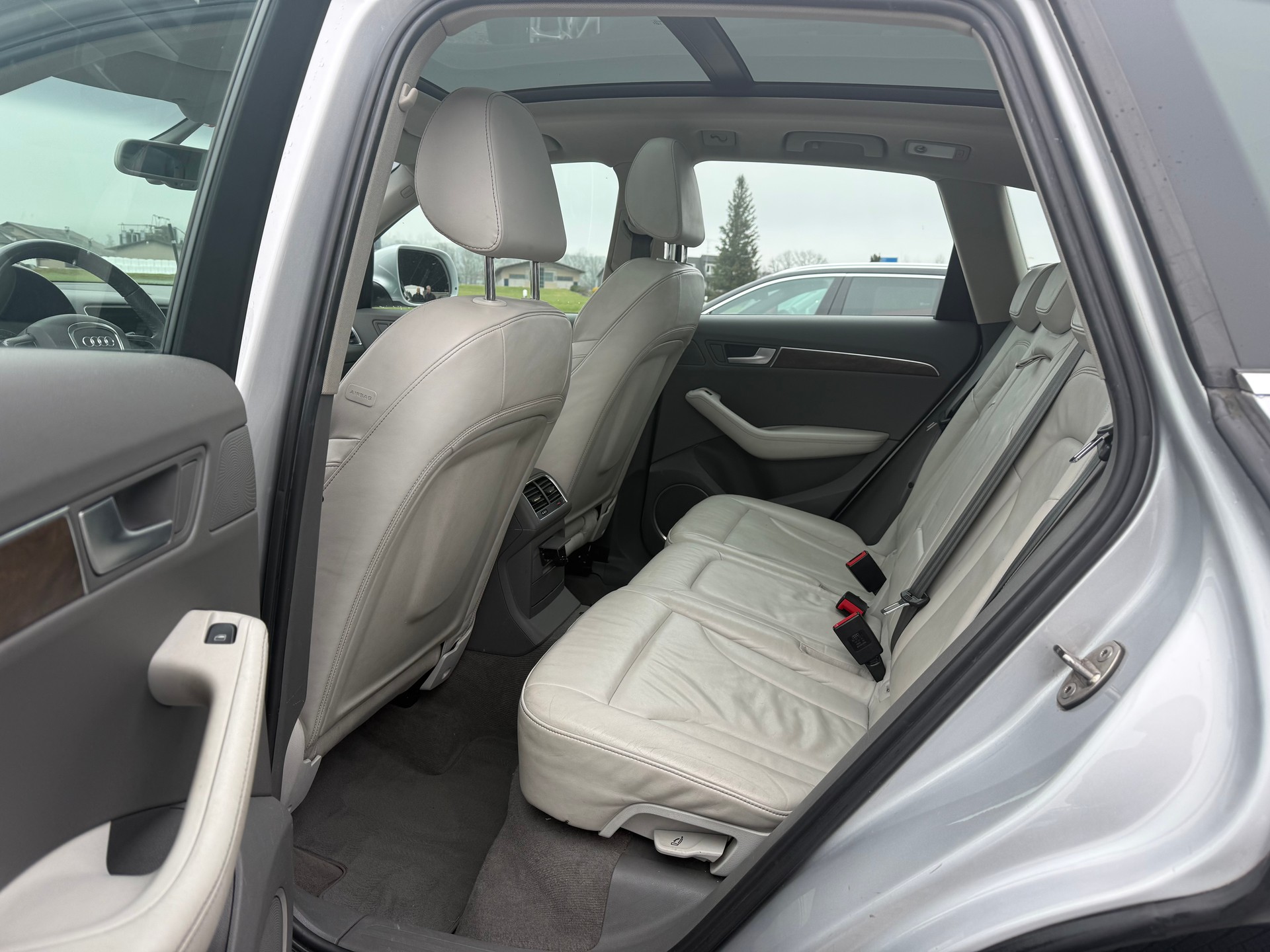 AUDI Q5 2.0 TFSI quattro S-tronic-image-12