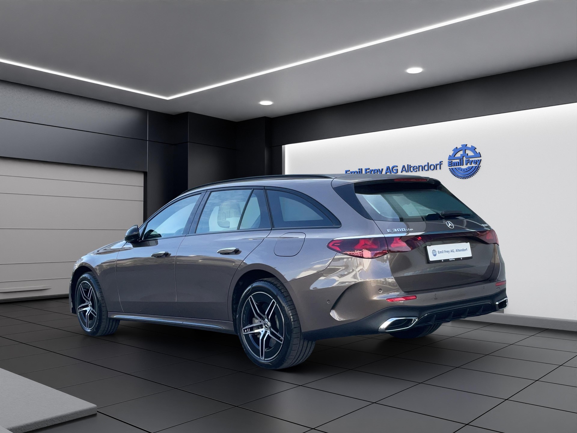 MERCEDES-BENZ E 300 de 4MATIC T-Modell AMG Line-showroom-element-3