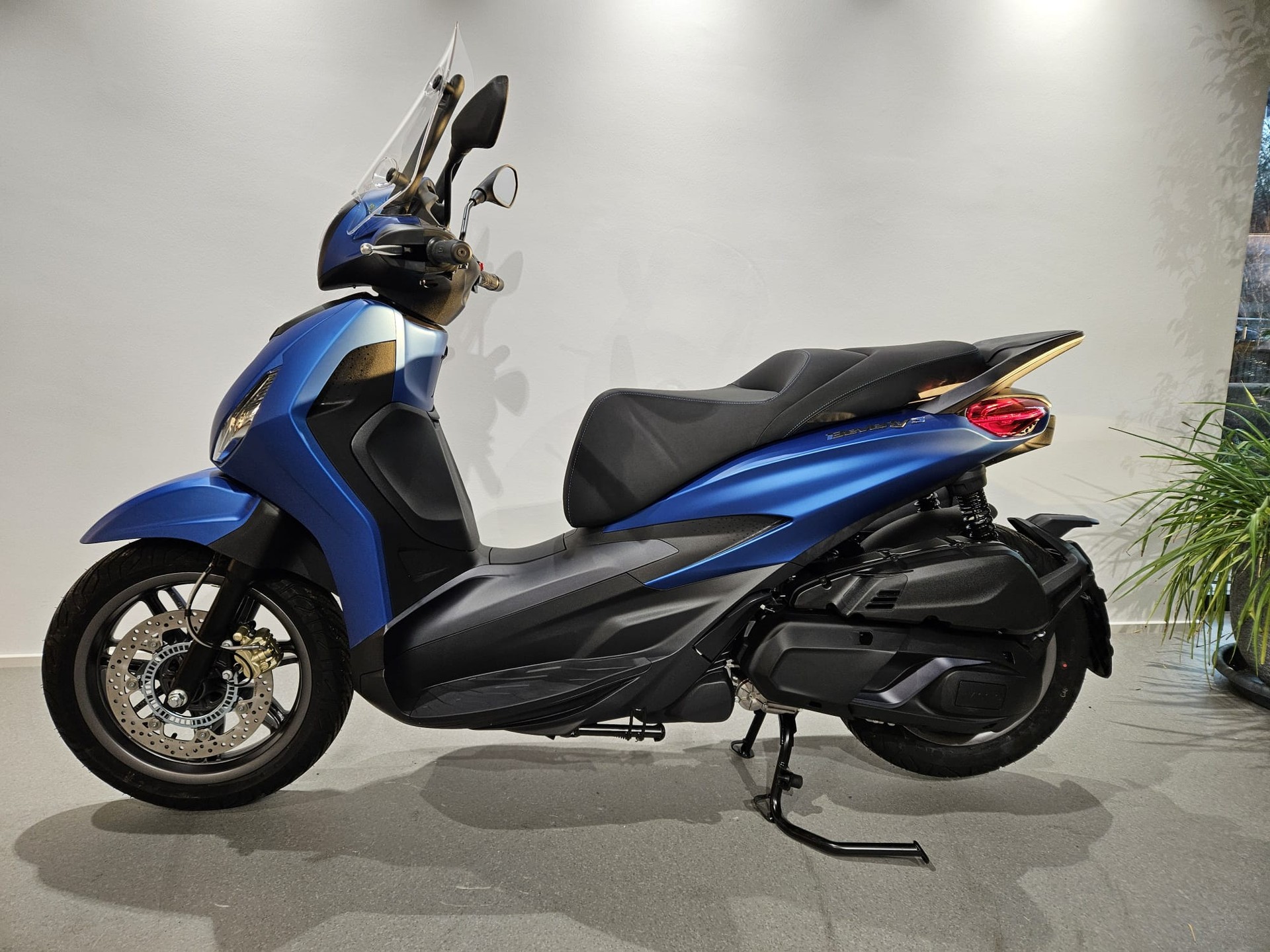 PIAGGIO Beverly 400 Sport E5+-image-2