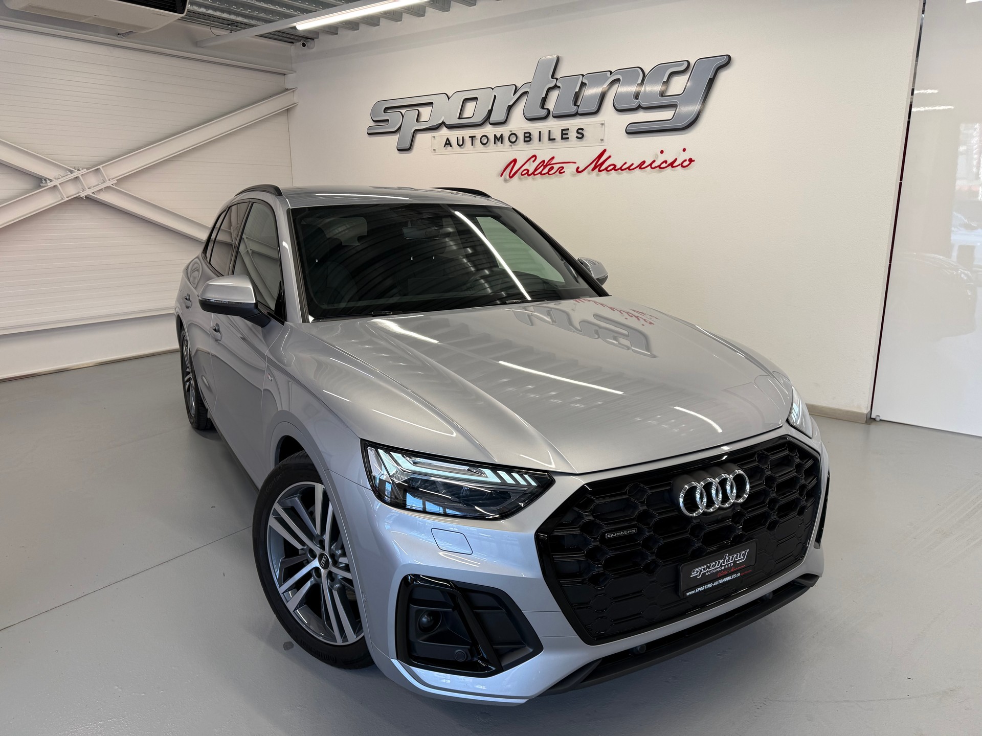 AUDI Q5 40 TDI S-line quattro S-tronic-showroom-element-1
