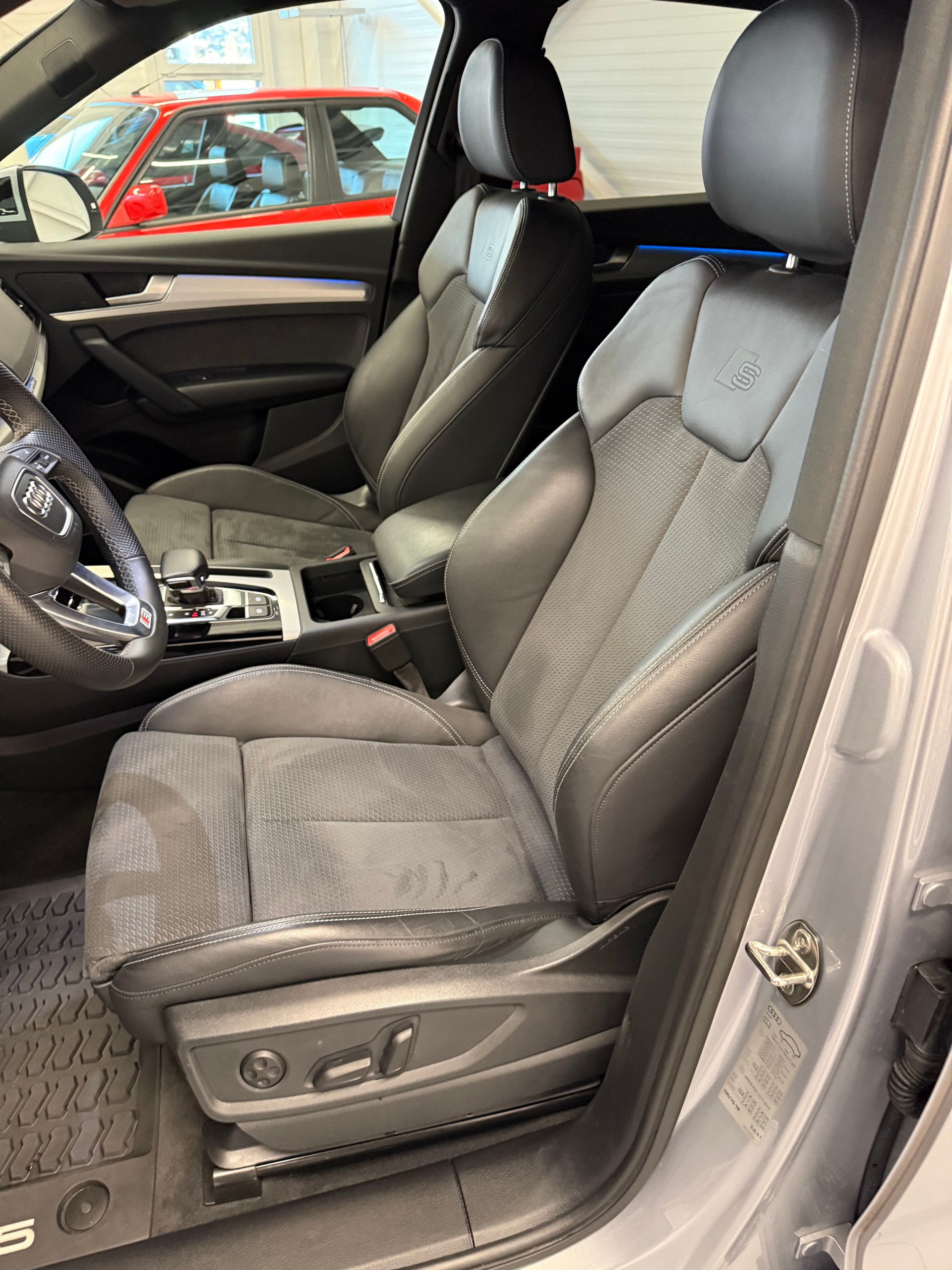 AUDI Q5 40 TDI S-line quattro S-tronic-image-14