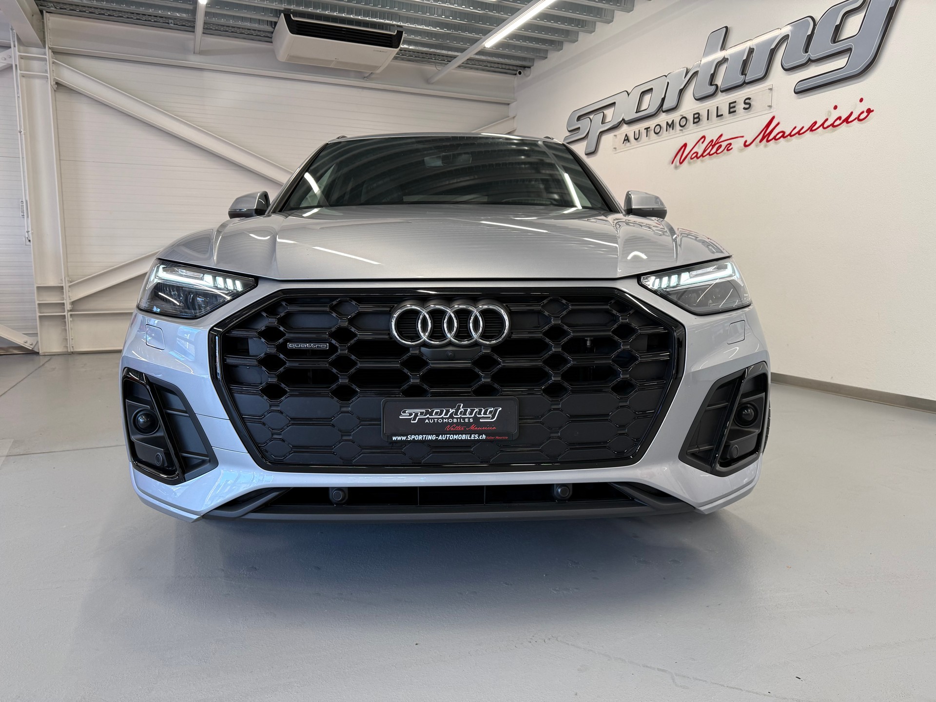 AUDI Q5 40 TDI S-line quattro S-tronic-showroom-element-3