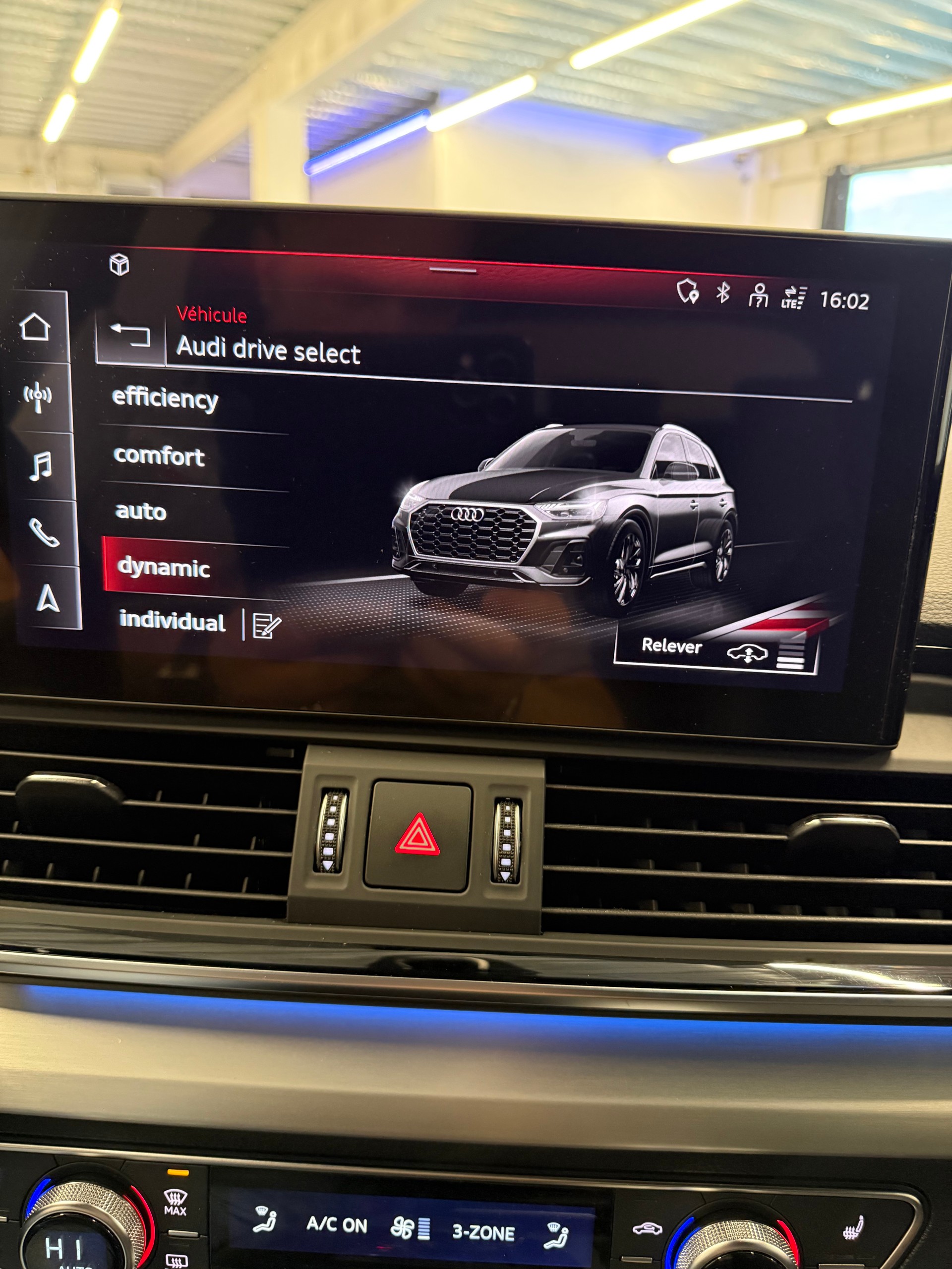 AUDI Q5 40 TDI S-line quattro S-tronic-image-19