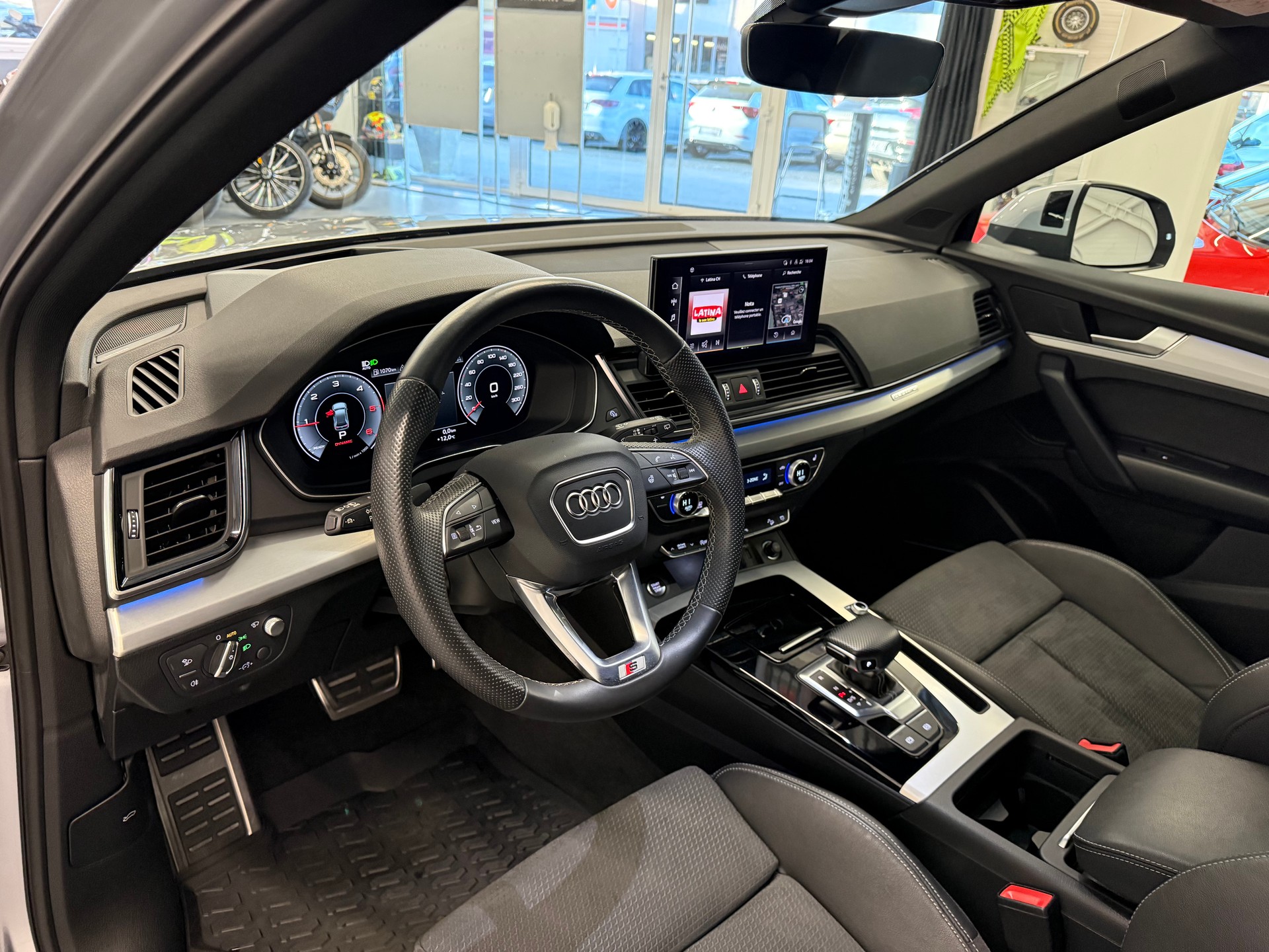 AUDI Q5 40 TDI S-line quattro S-tronic-image-11
