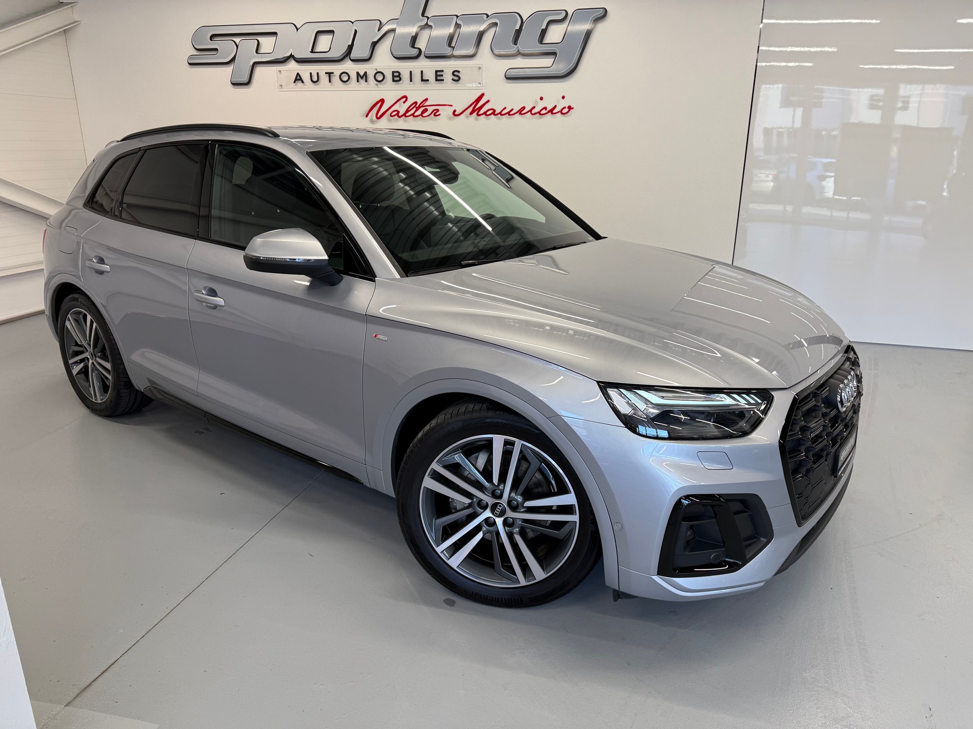 AUDI Q5 40 TDI S-line quattro S-tronic-showroom-element-2