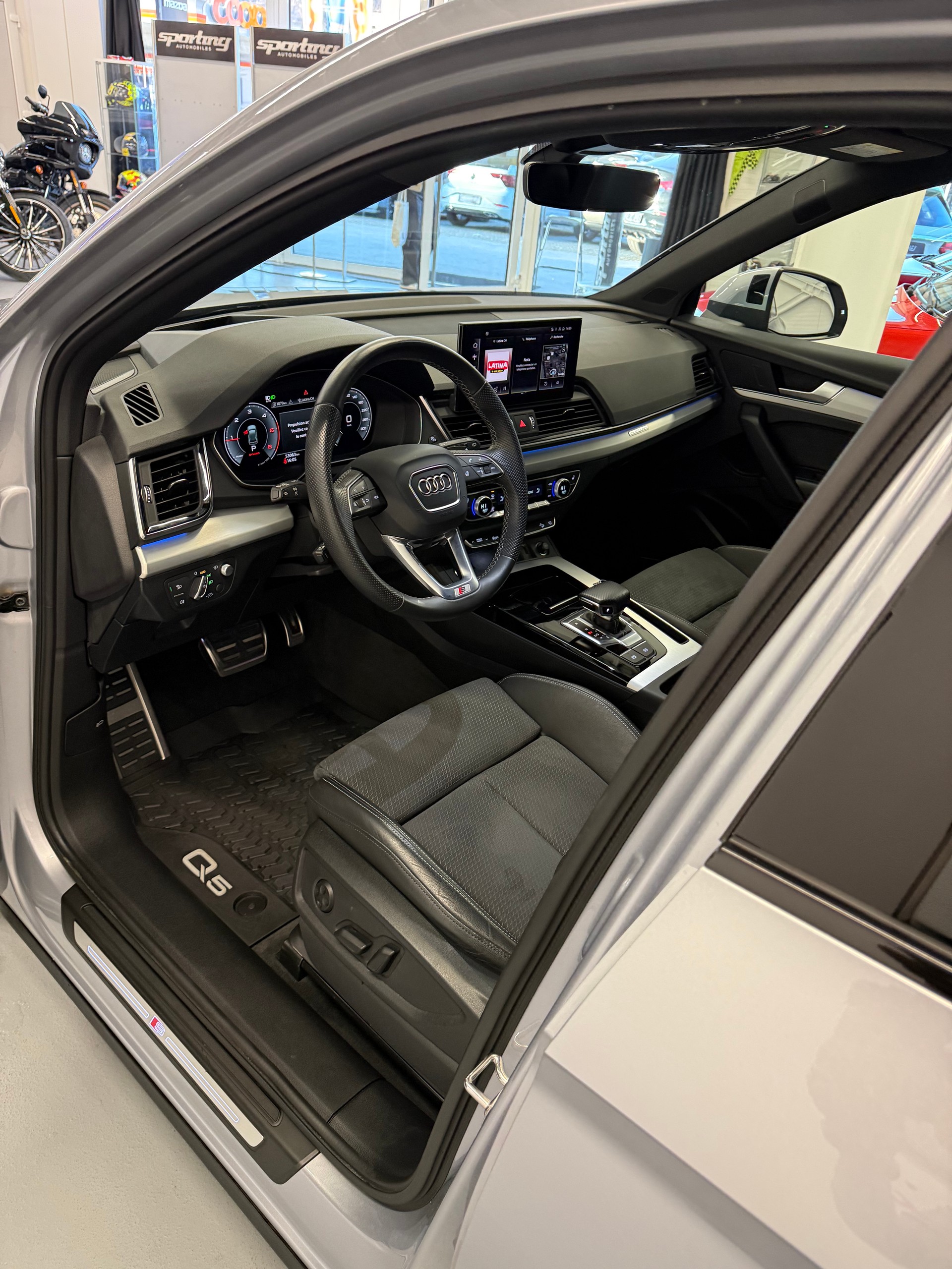 AUDI Q5 40 TDI S-line quattro S-tronic-image-13