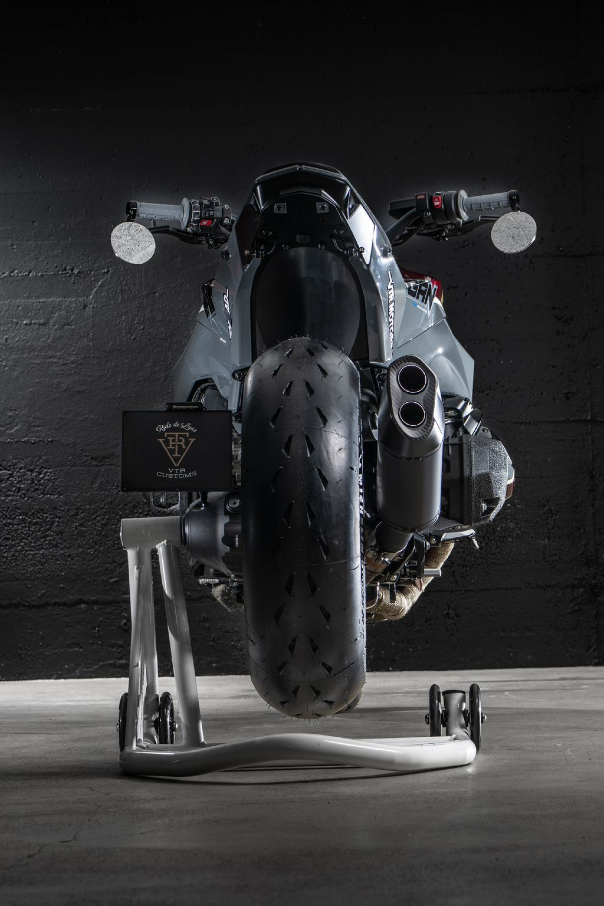 BMW R 1300 R "HOOLIGAN 13" by VTR Customs-image-2