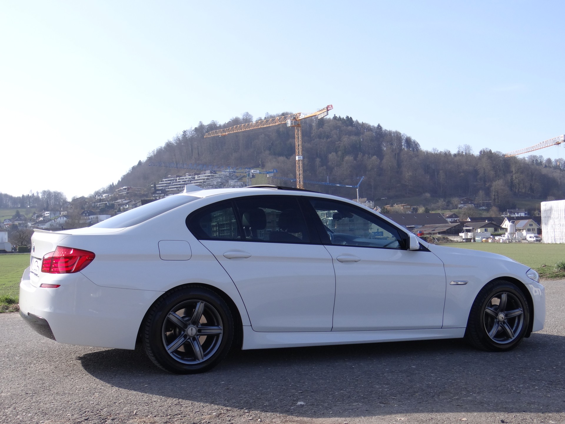 BMW 525d M Sport-showroom-element-2