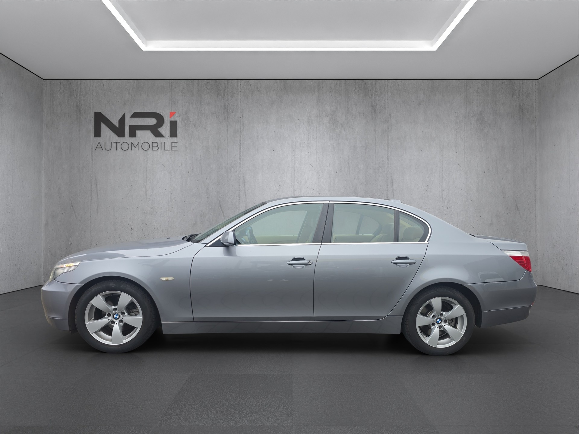 BMW 520i Advantage-image-7