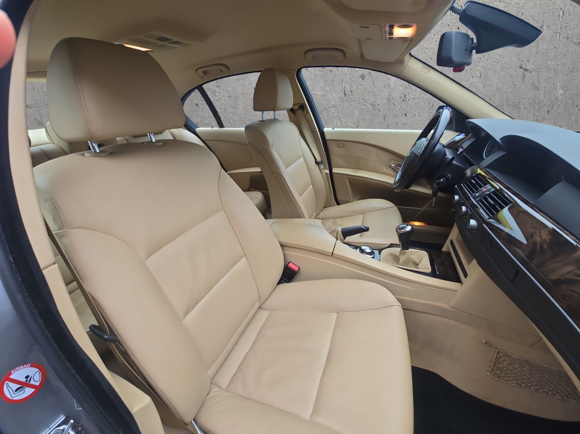 BMW 520i Advantage-image-11