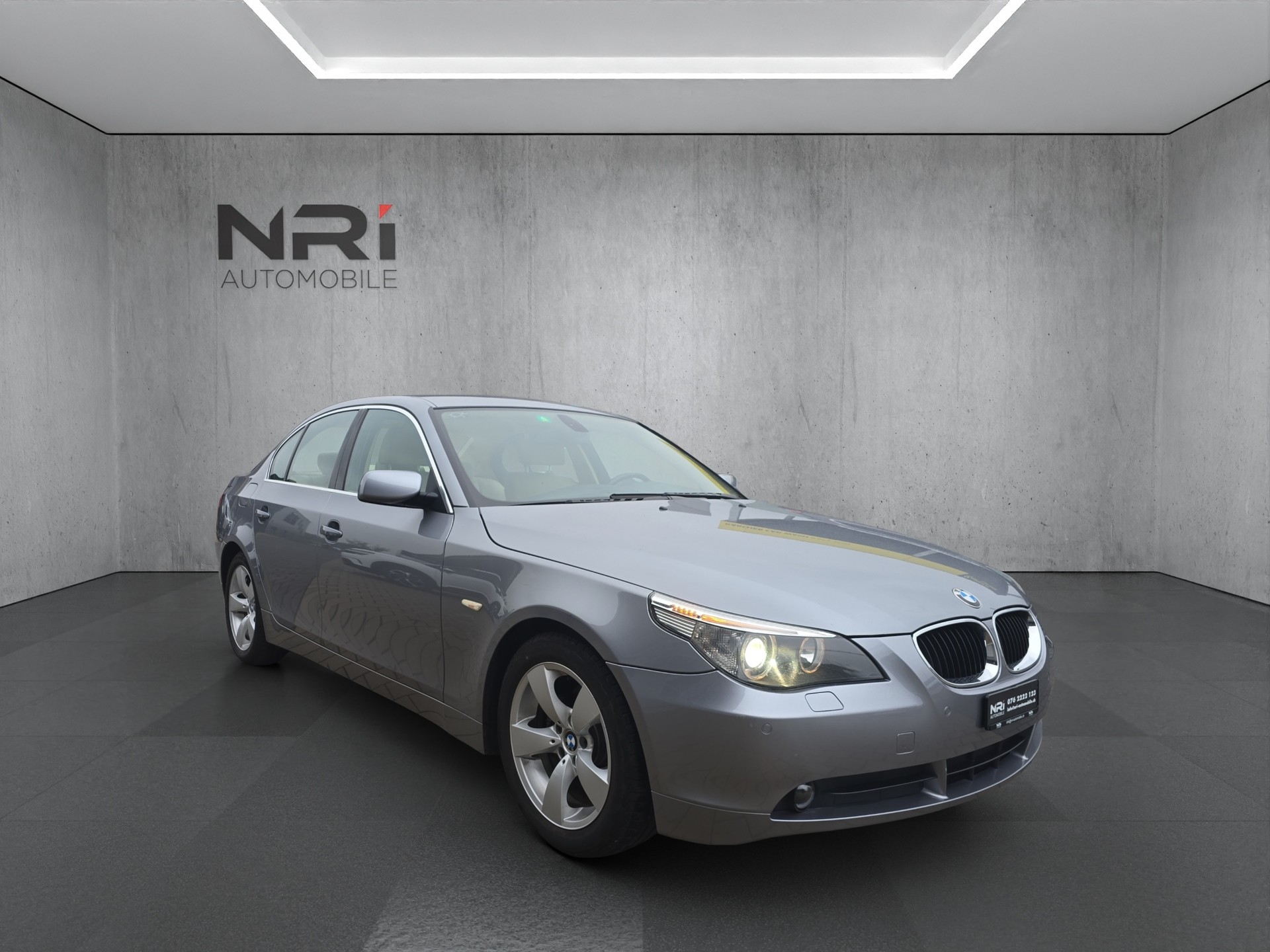 BMW 520i Advantage-showroom-element-2