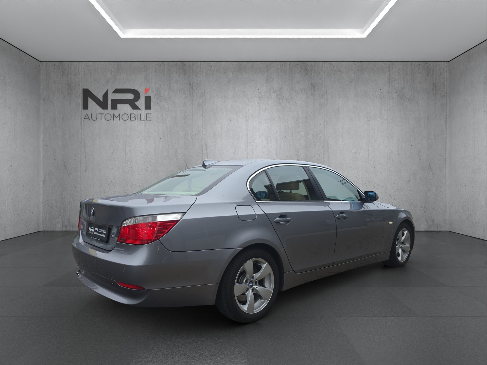 BMW 520i Advantage-image-4