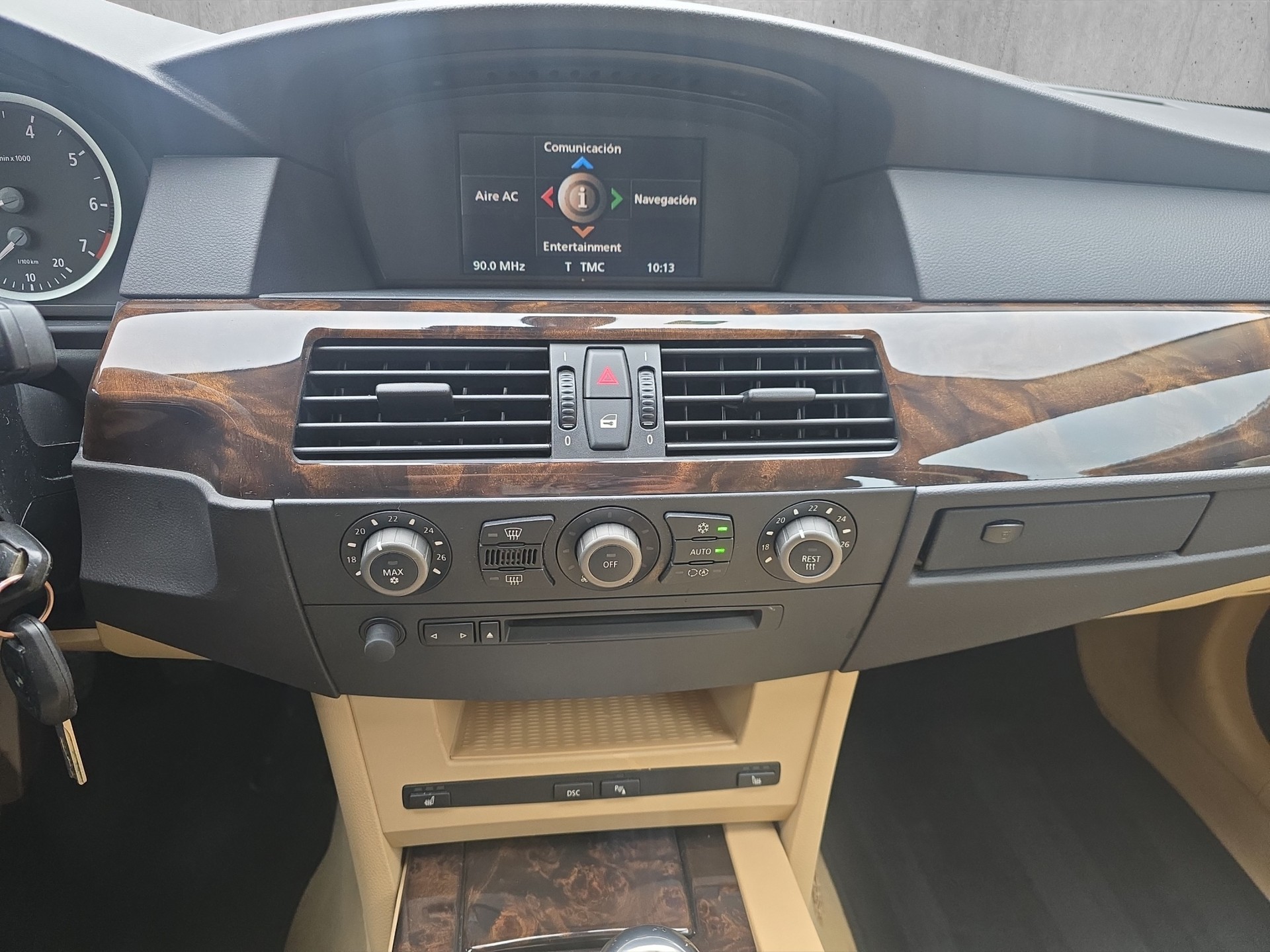 BMW 520i Advantage-image-13
