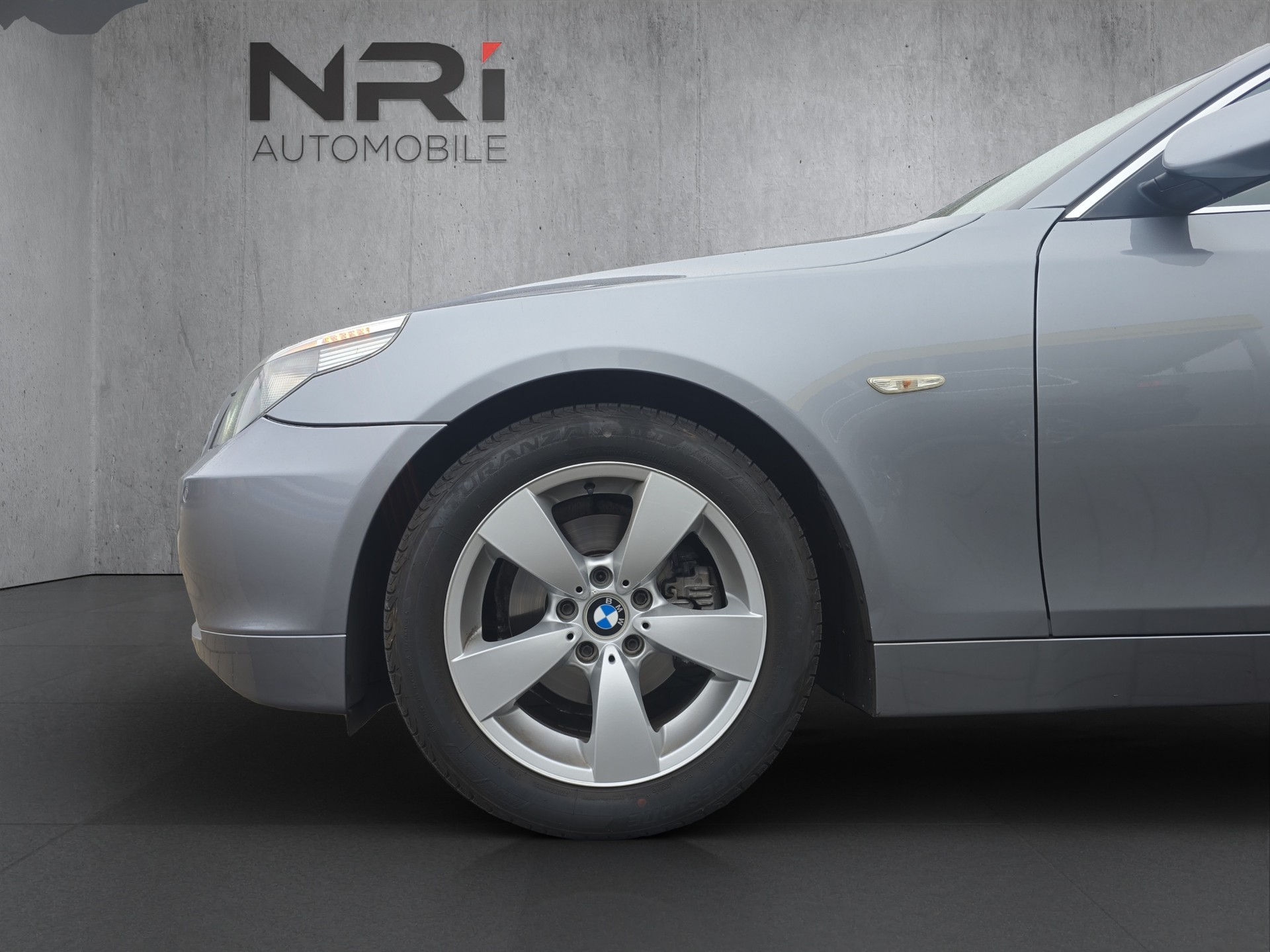 BMW 520i Advantage-image-8