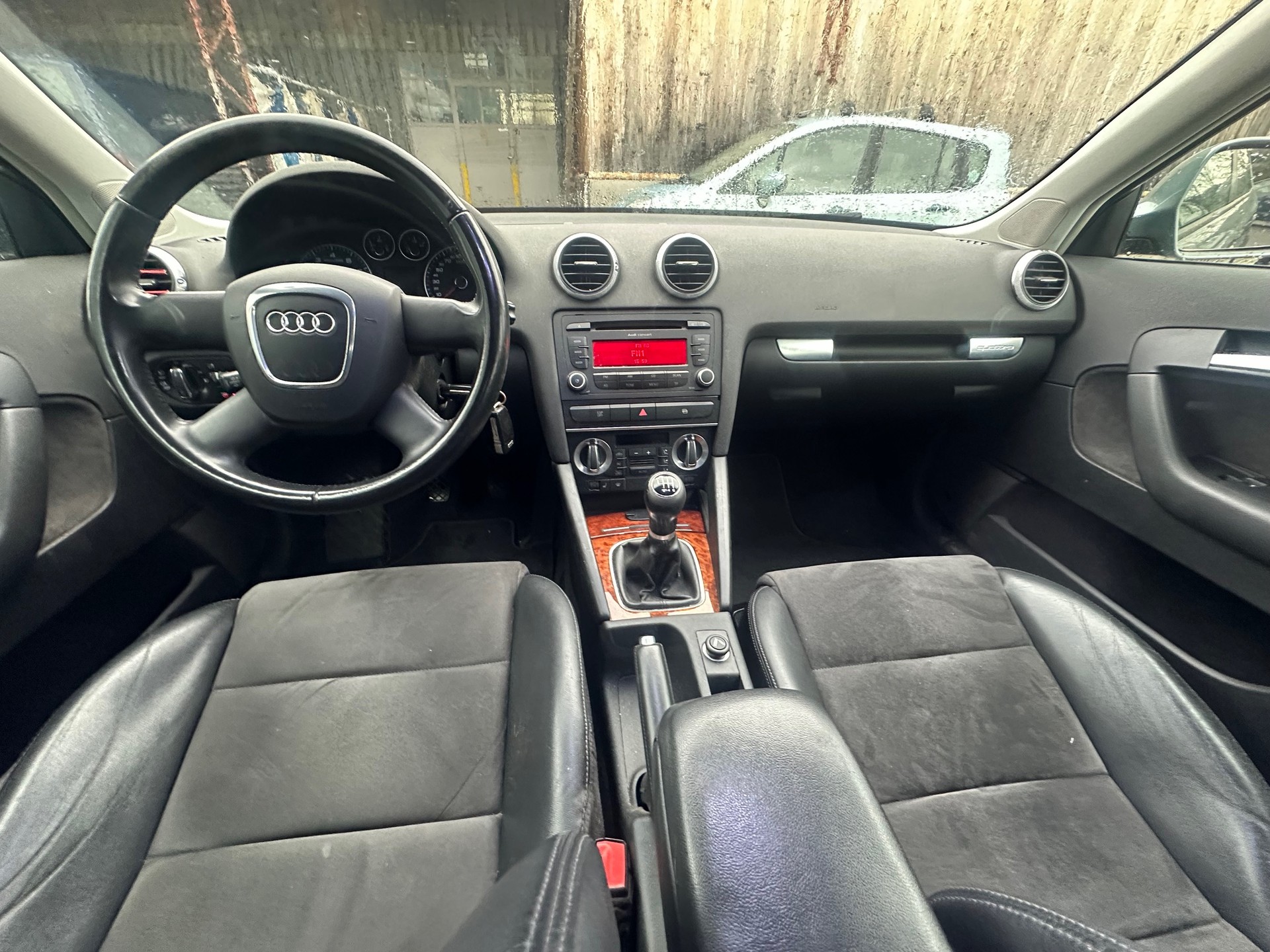 AUDI A3 Sportback 1.8 TFSI Ambiente quattro-image-4