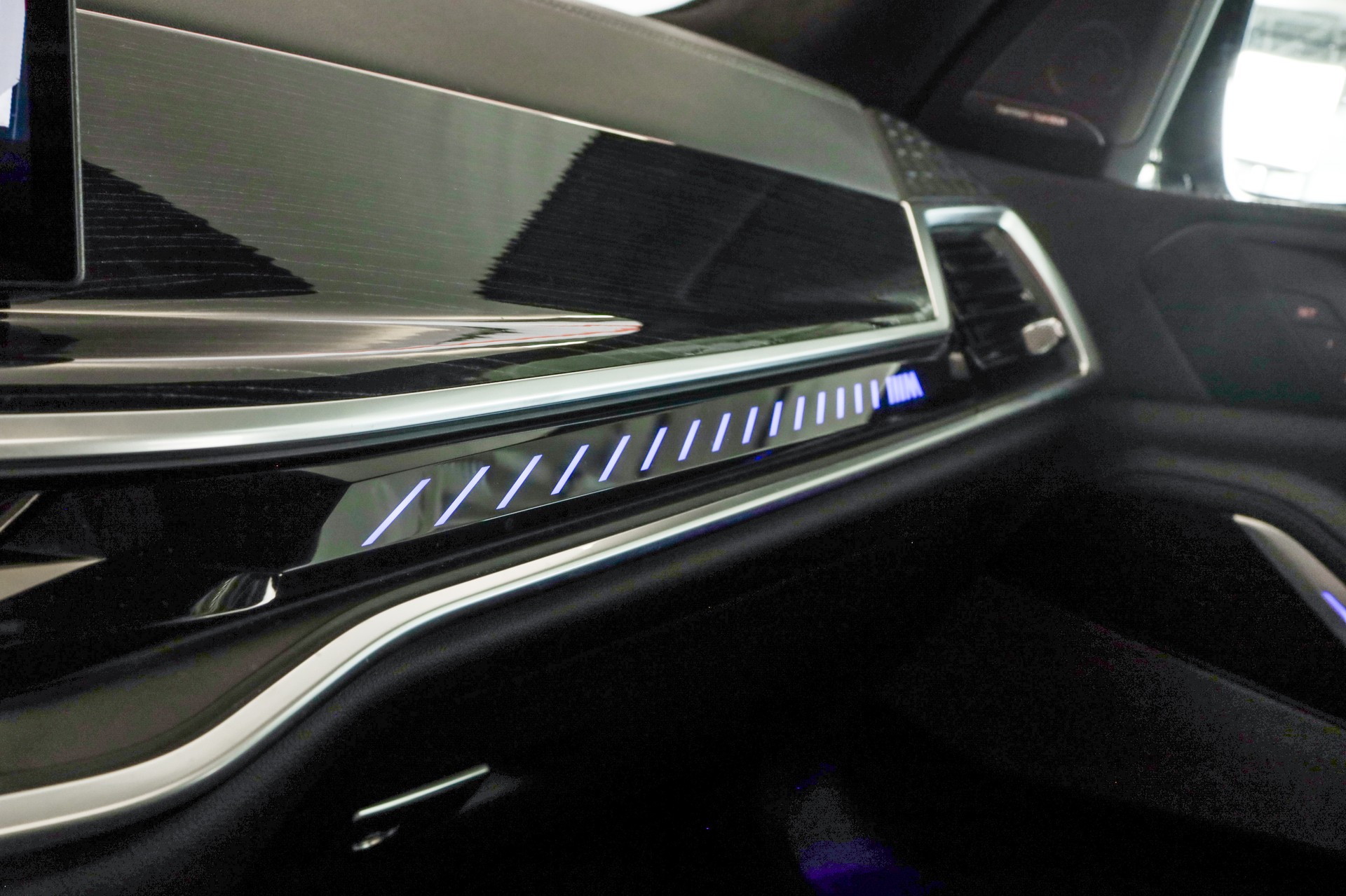 BMW X7 xDrive 48V M60i Steptronic M Sport Pro-image-24